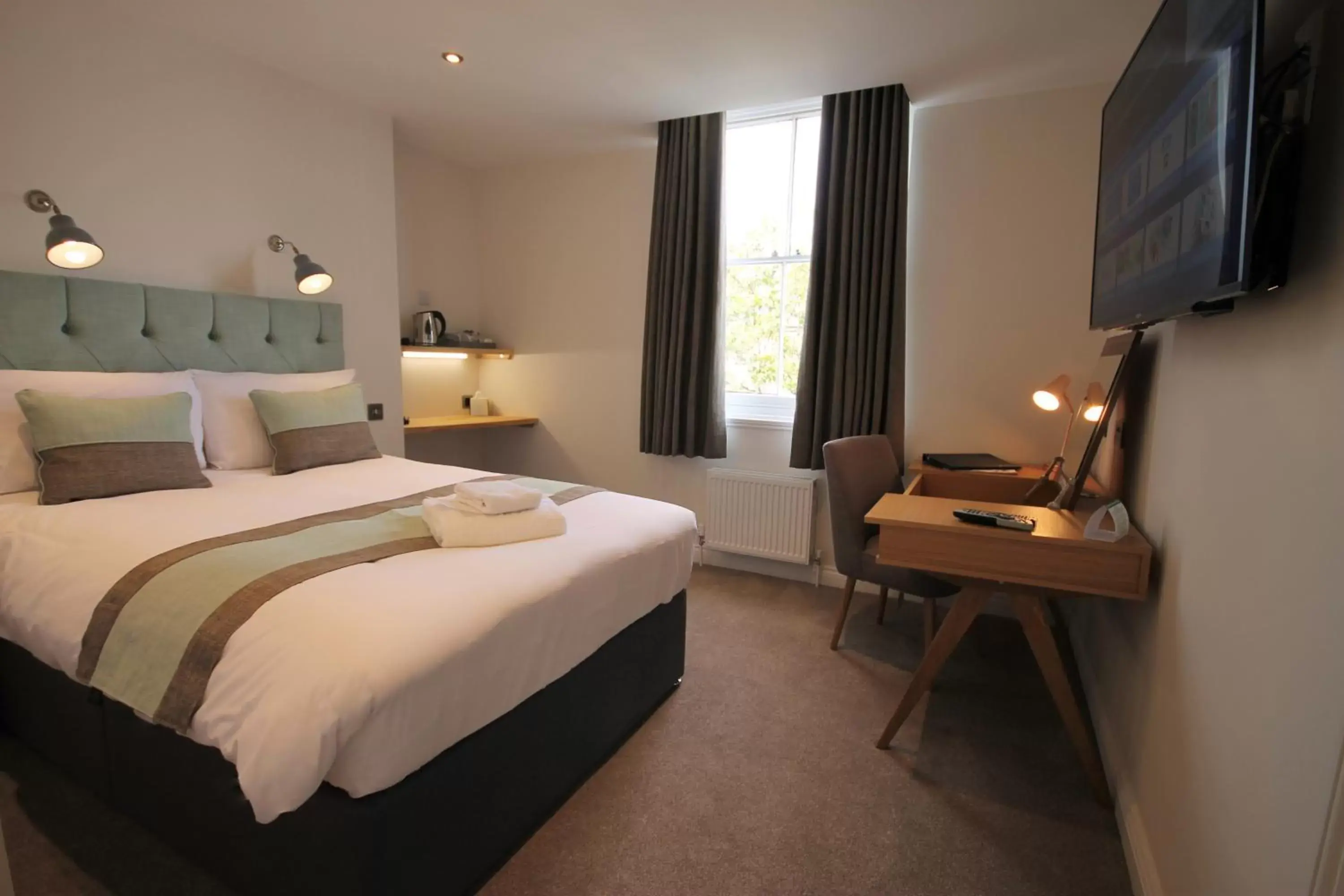 Photo of the whole room, Bed in Andover House Hotel & Restaurant - Adults only