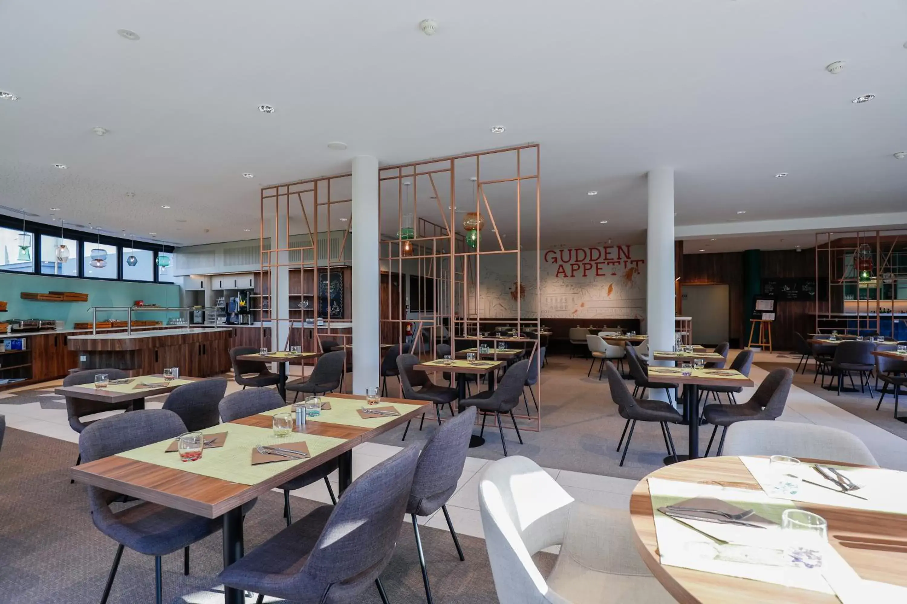 Restaurant/Places to Eat in Ibis Luxembourg Airport
