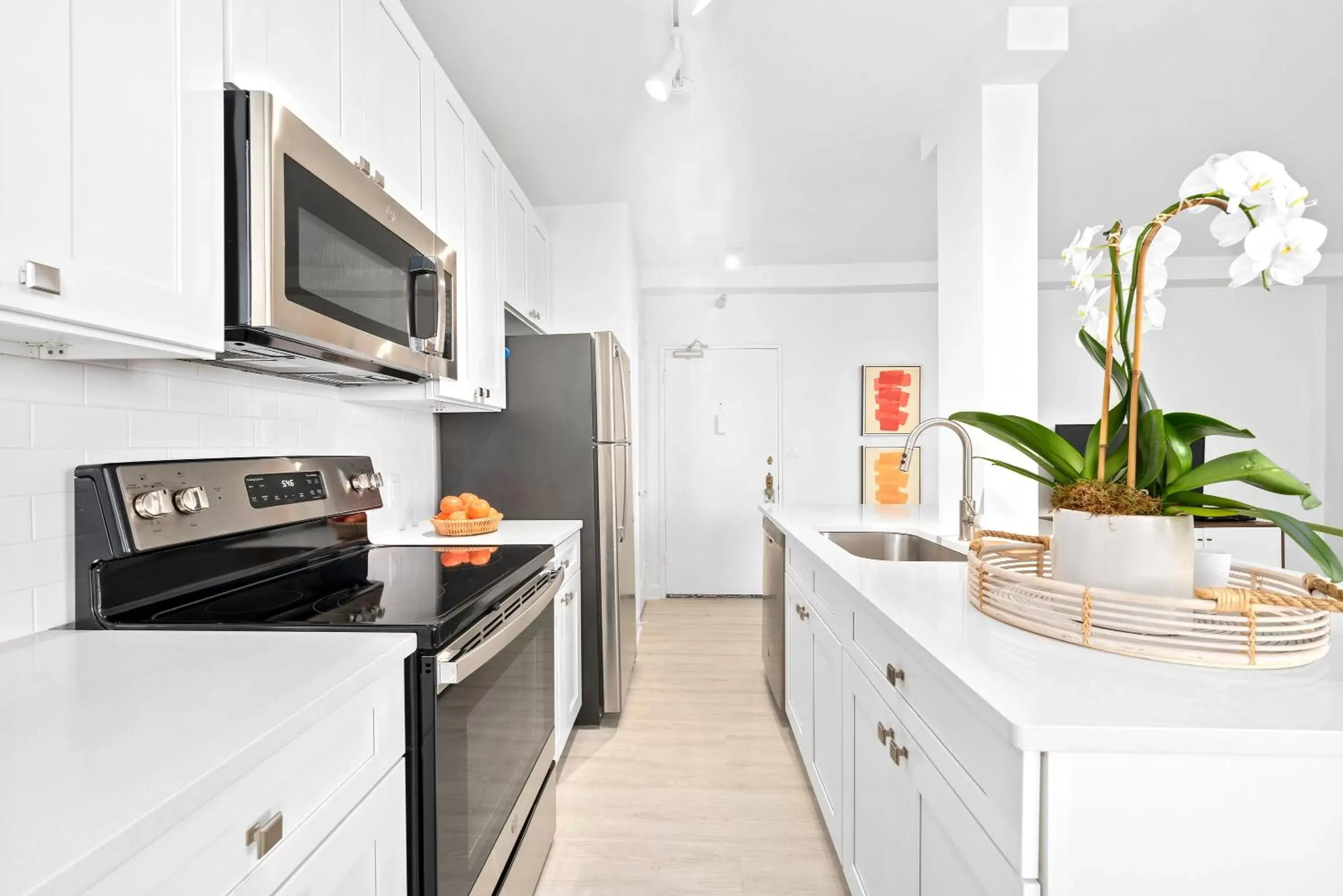 Kitchen/Kitchenette in The Ambassador Hotel