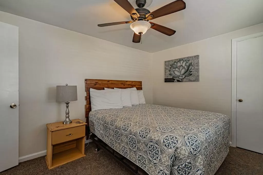 Bedroom, Bed in Suites of Lava Hot Springs