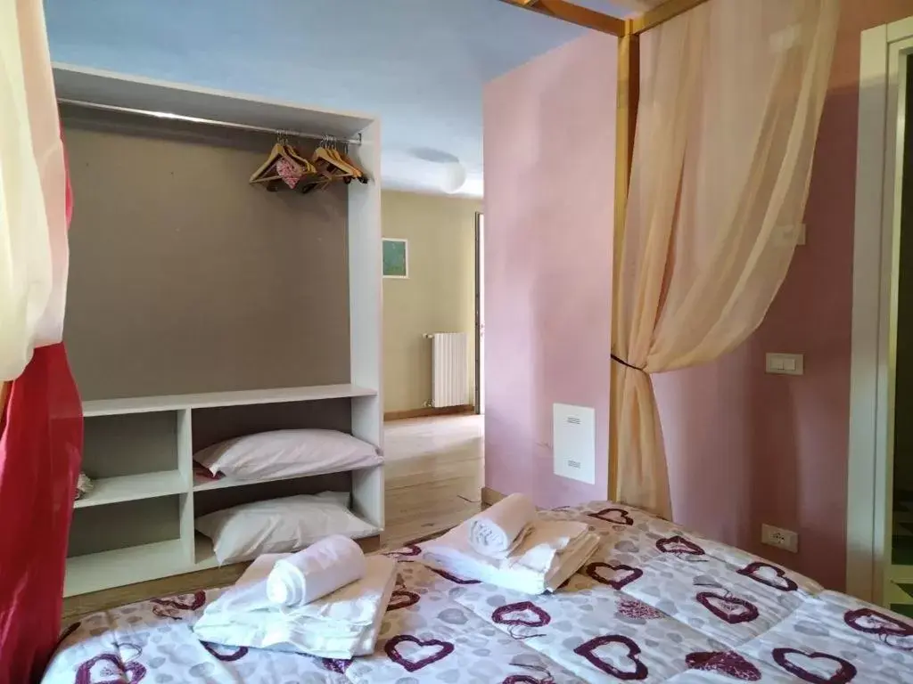 Bed in Borgo al Sole by Garda Facilities