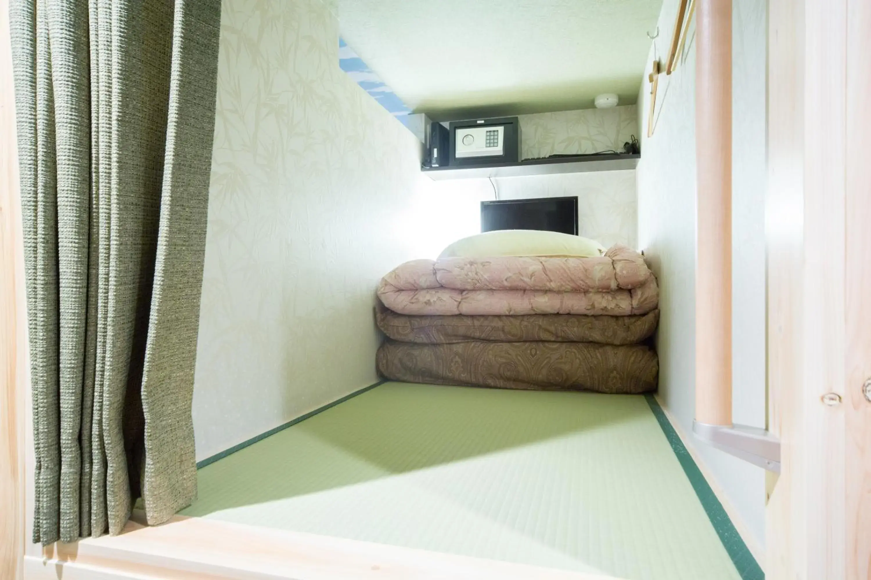 Bed in Guesthouse Wasabi Nagoya Ekimae