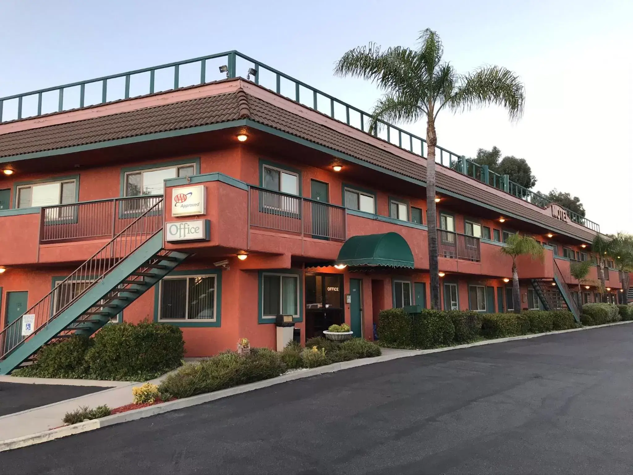 Property Building in Oakridge Inn