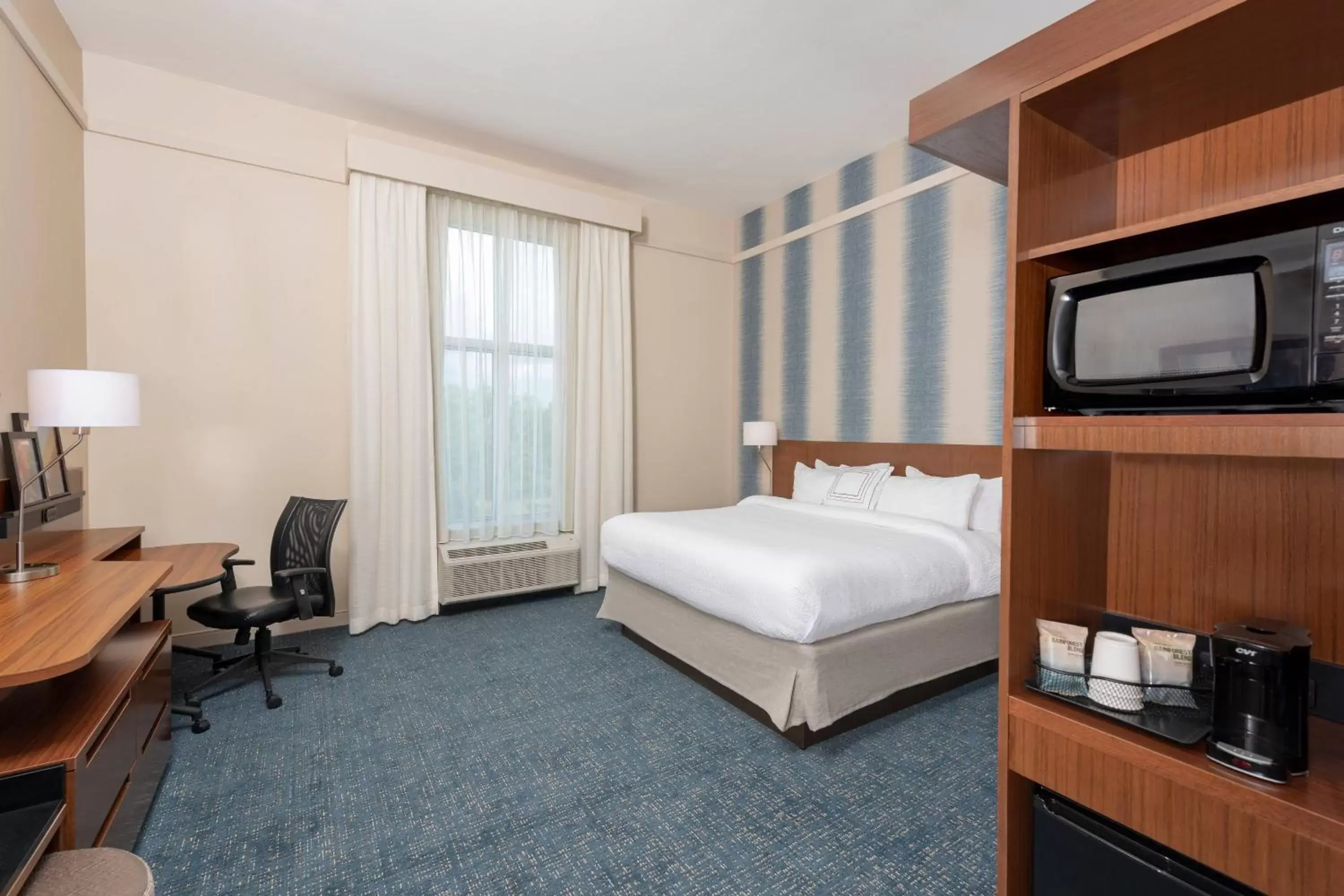 Photo of the whole room, Bed in Fairfield Inn & Suites by Marriott Indianapolis Carmel