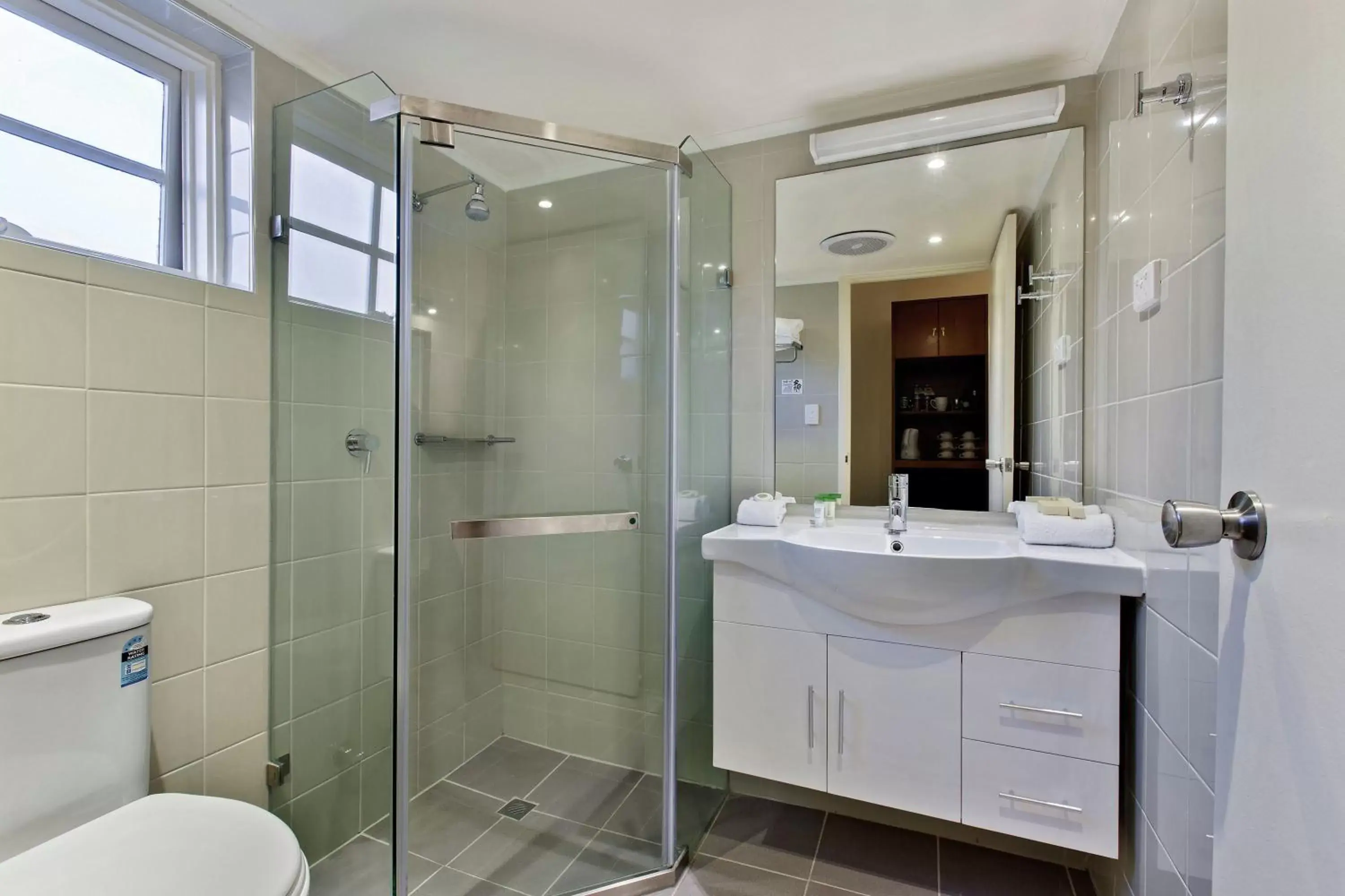 Shower, Bathroom in Best Western Plus Buckingham International