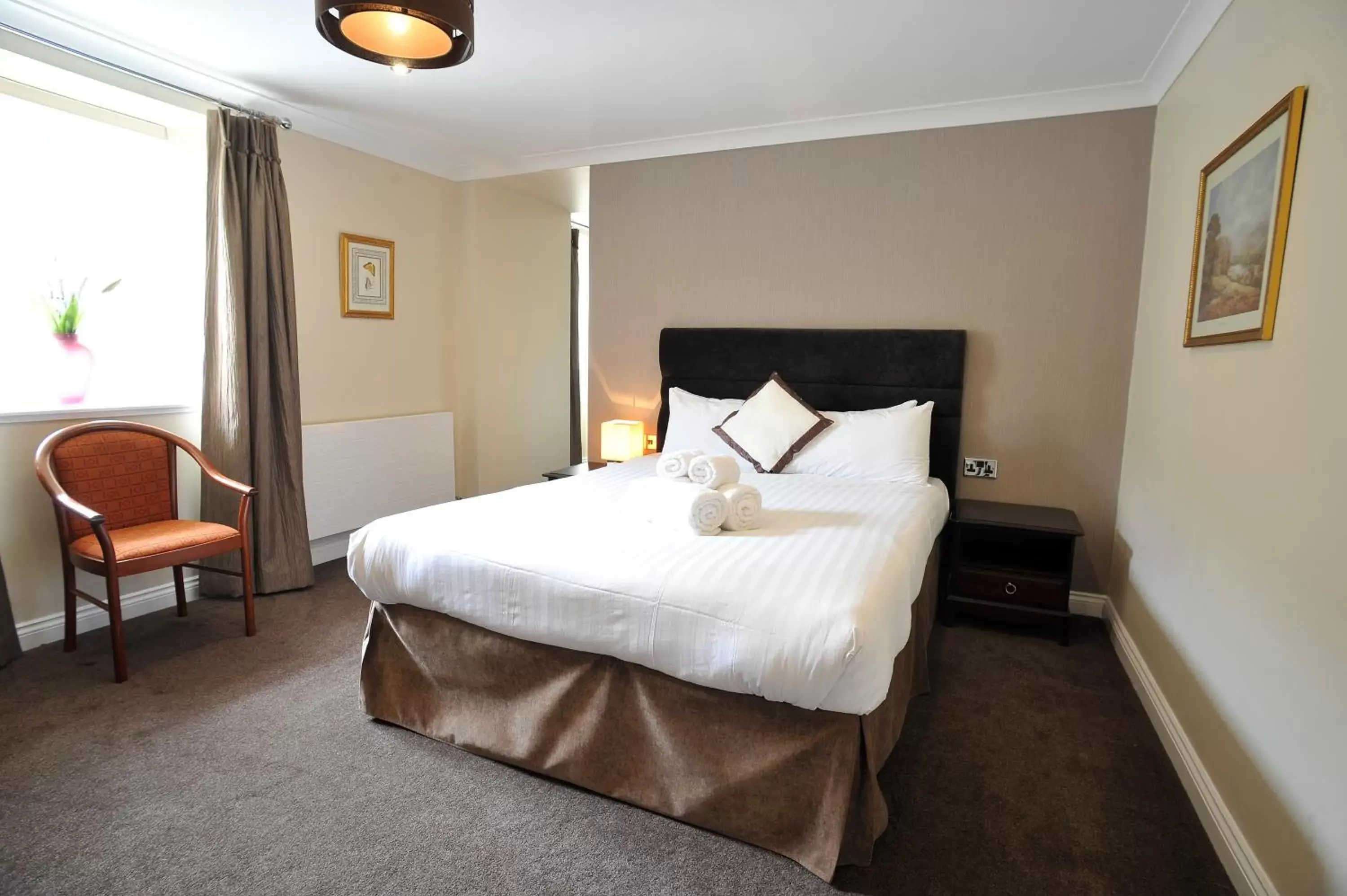 Photo of the whole room, Bed in The Kings Arms Hotel