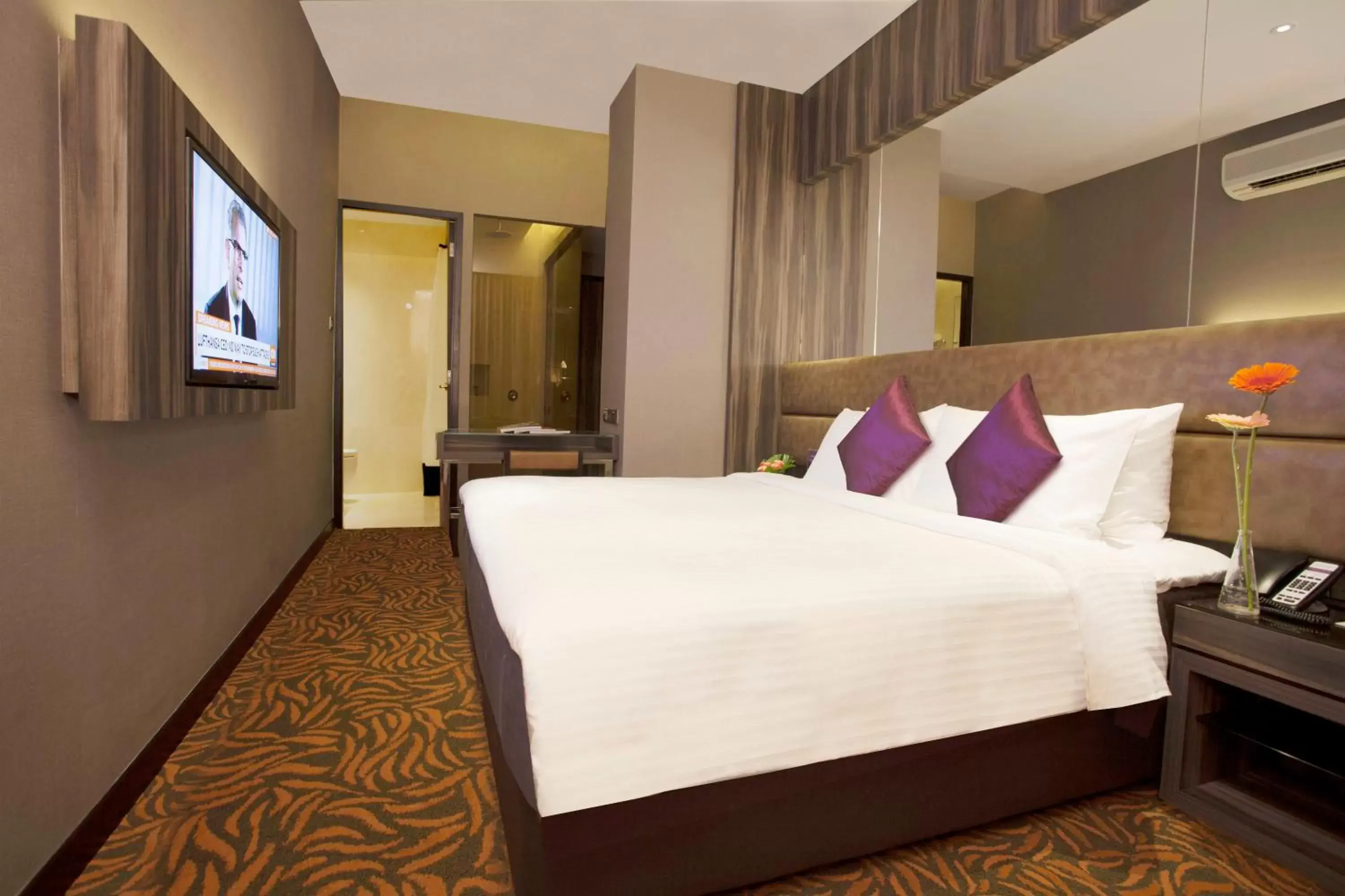 Bedroom, Bed in Aqueen Hotel Paya Lebar