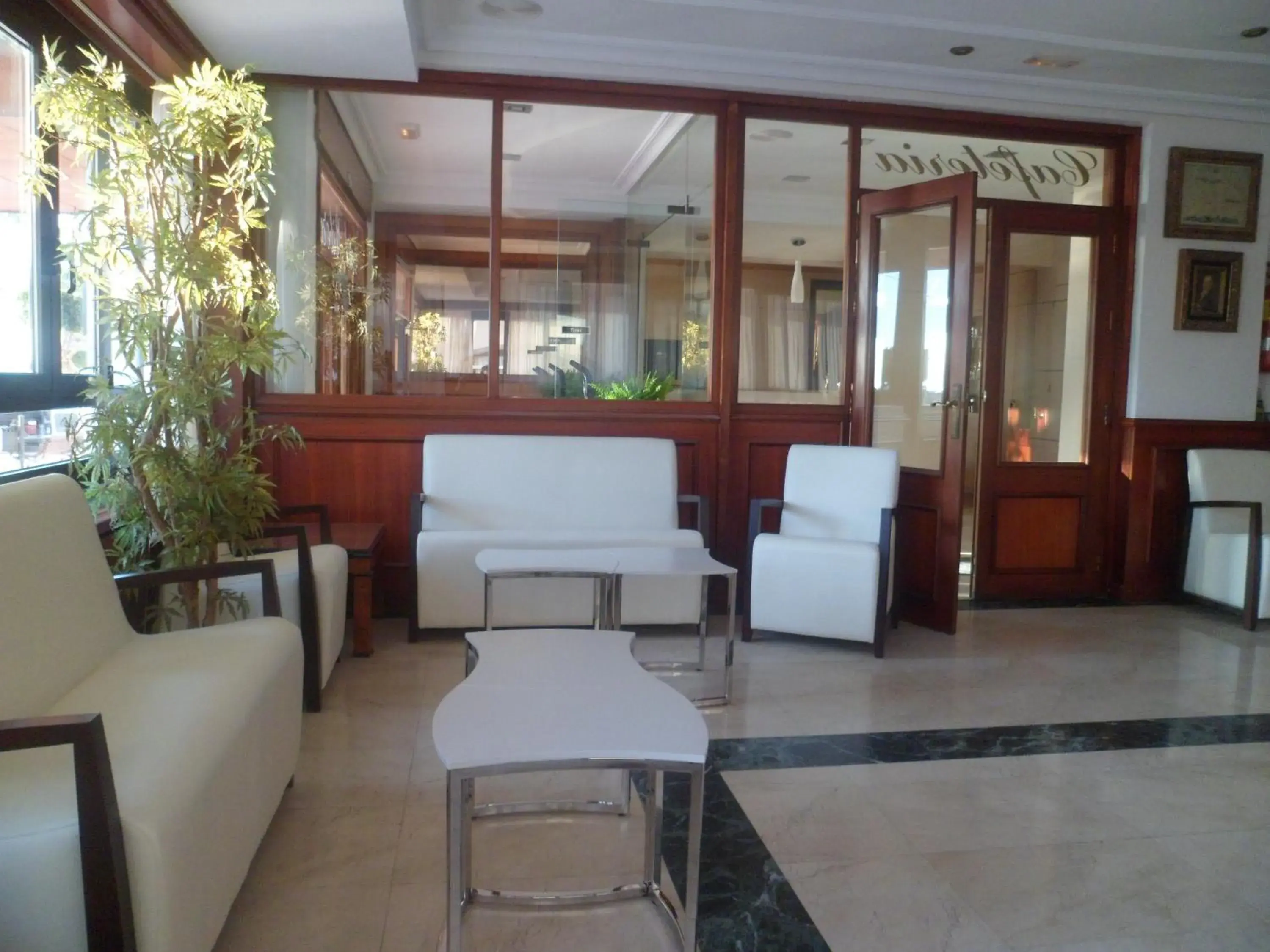 Communal lounge/ TV room in Hotel Ribera