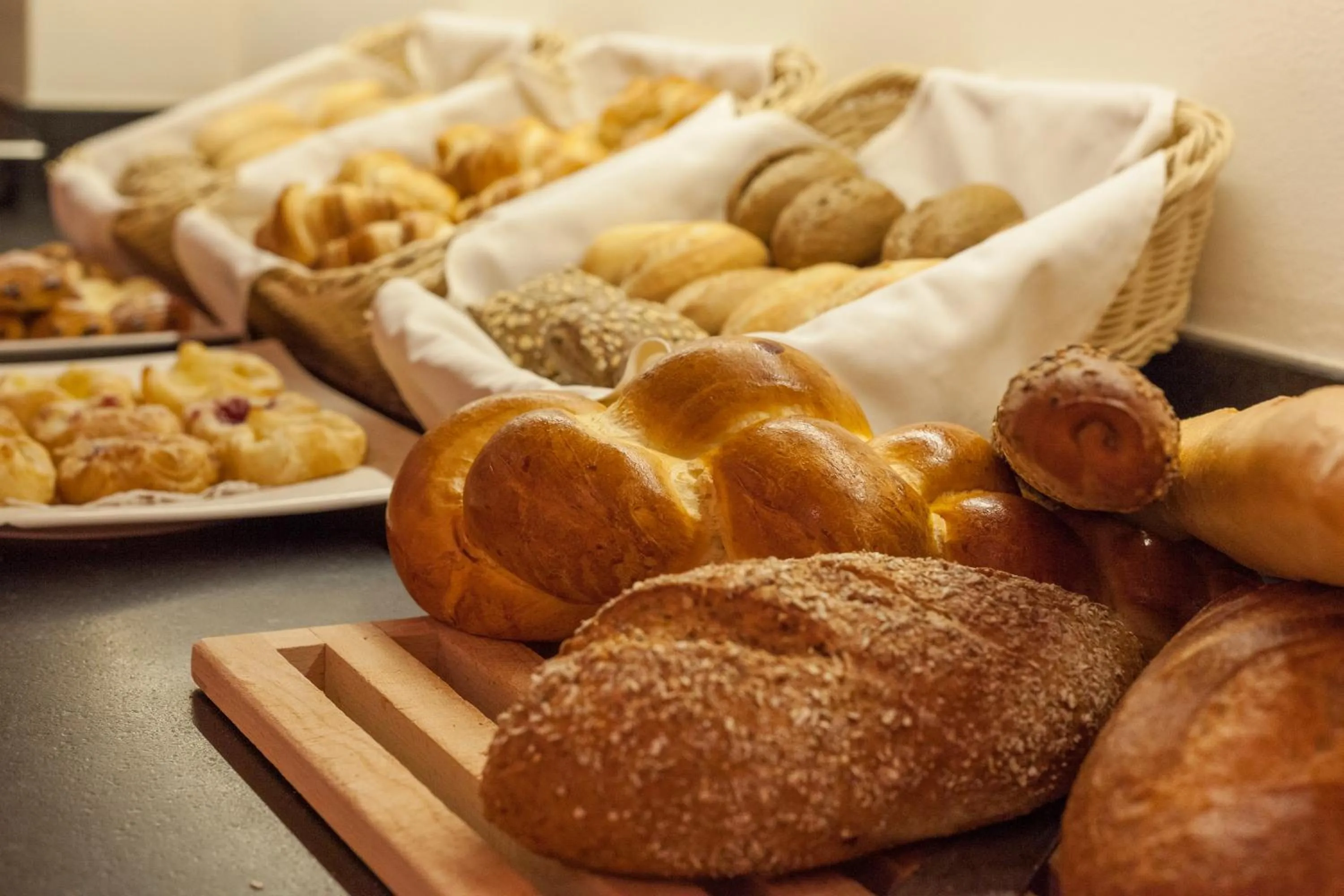 Buffet breakfast in Hotel Holiday