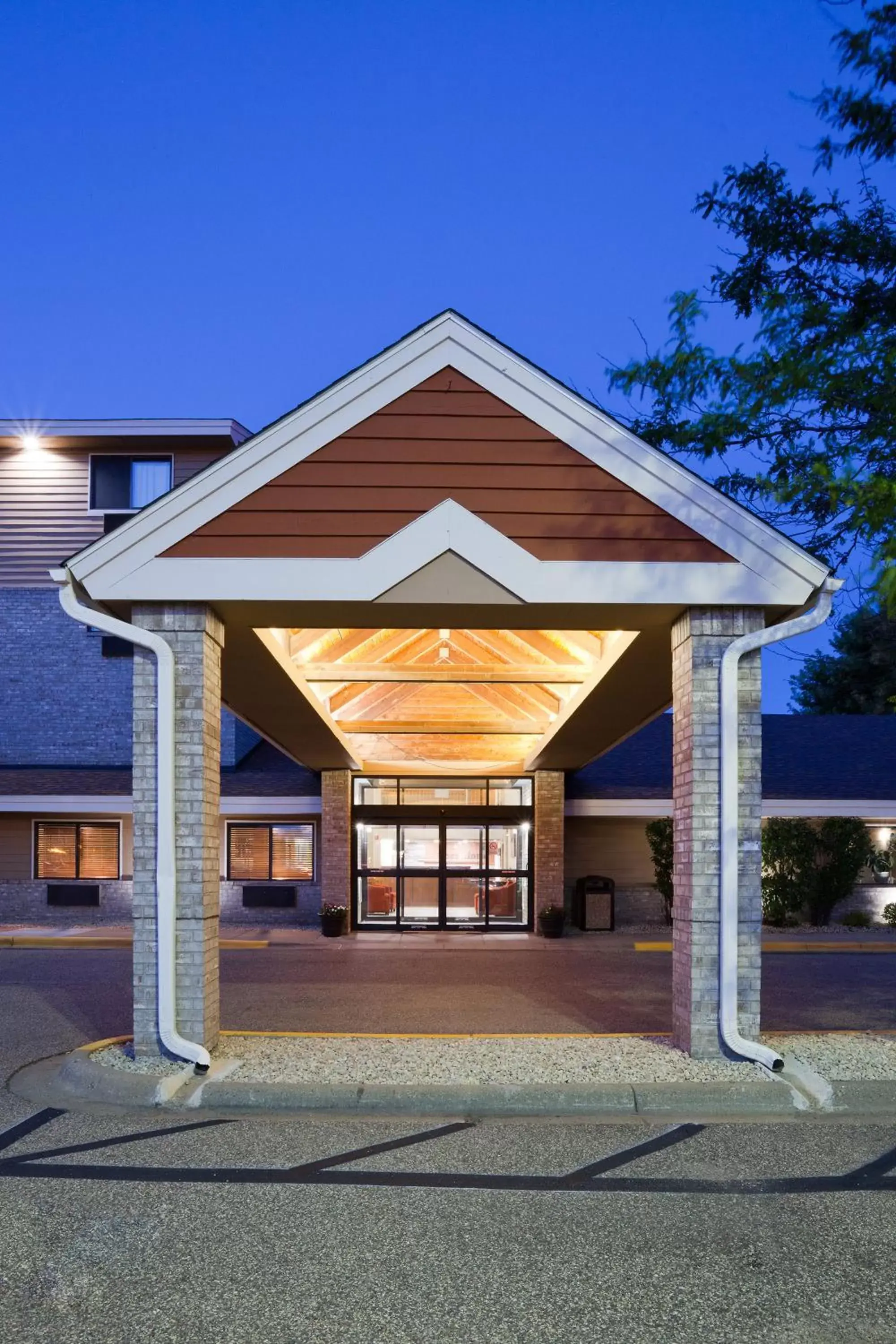 Facade/entrance, Property Building in AmericInn by Wyndham Apple Valley