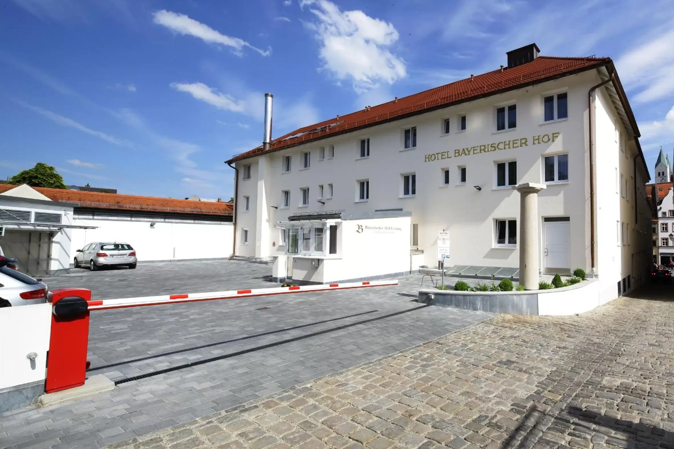 Facade/entrance, Property Building in Bayerischer Hof