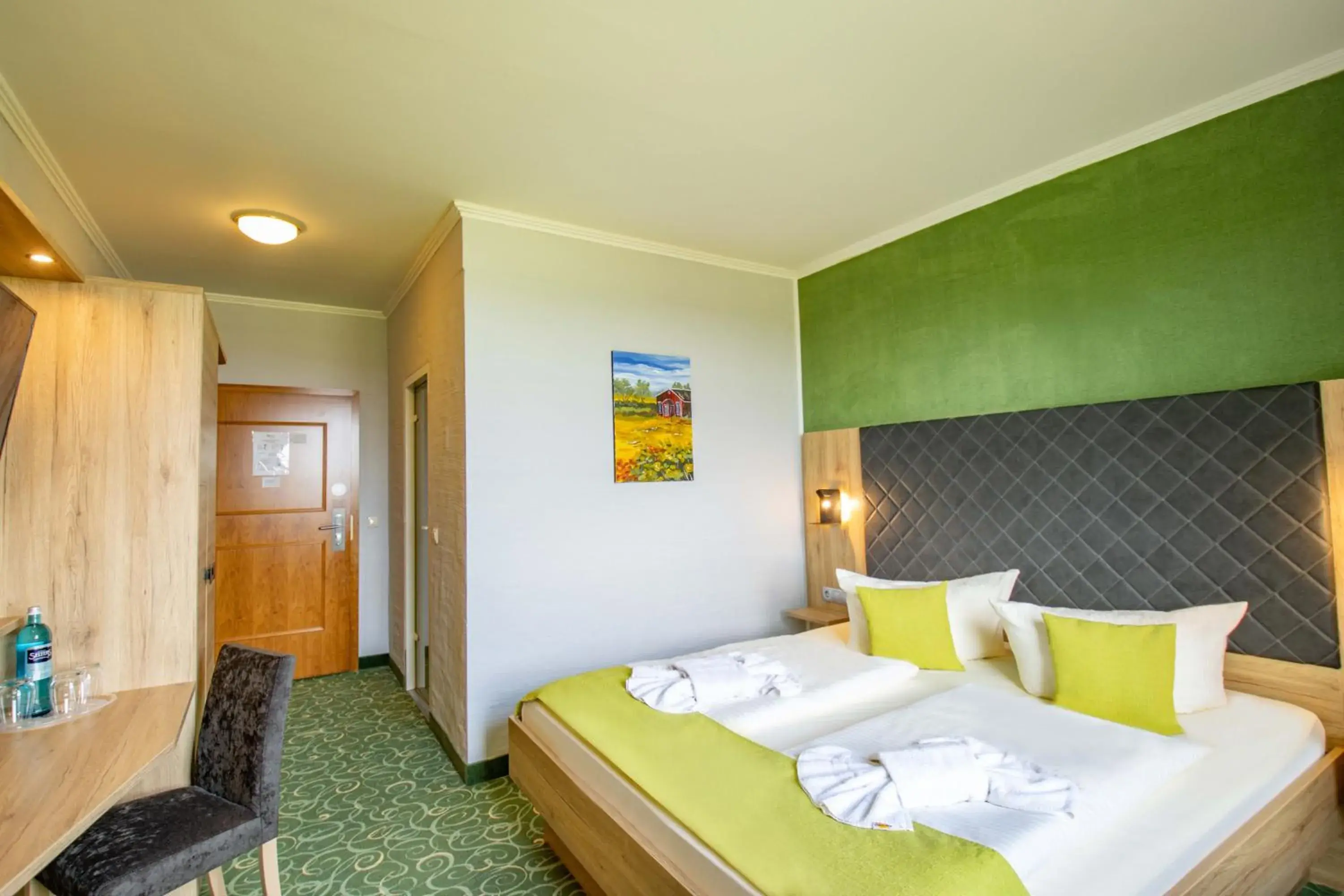Photo of the whole room, Bed in Panorama Berghotel Wettiner Hohe