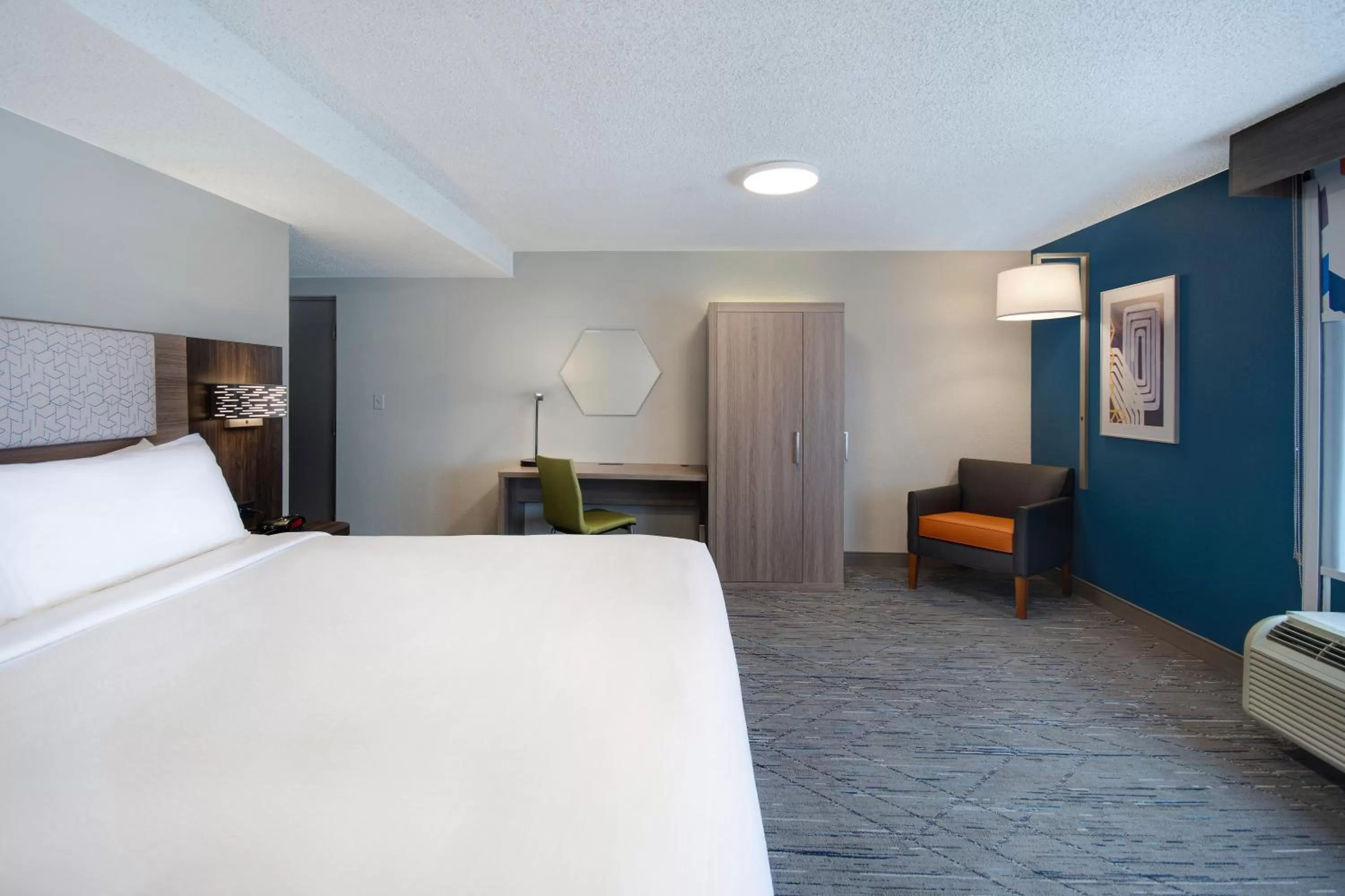Bedroom, Bed in Holiday Inn Express Rochester - University Area by IHG