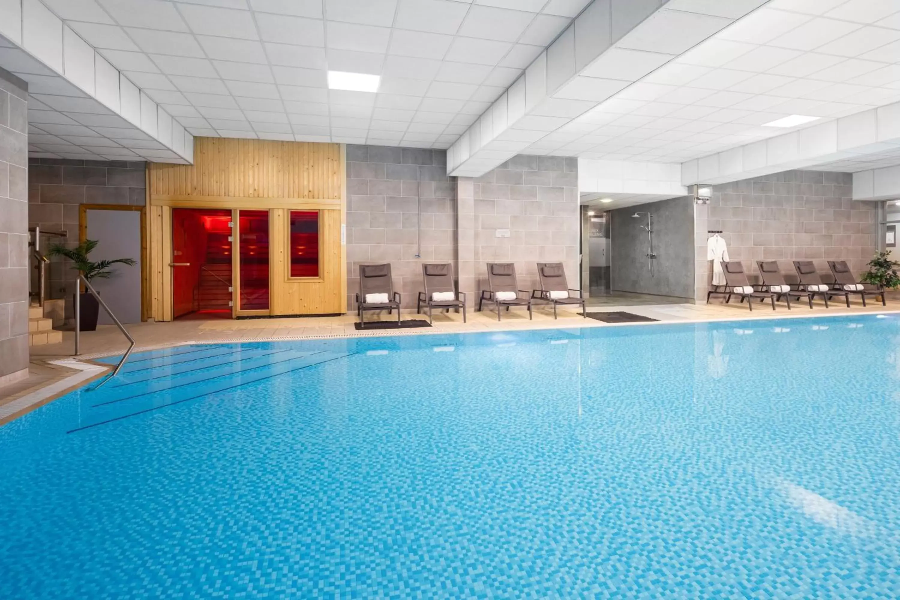 Swimming Pool in Edinburgh Holyrood Hotel