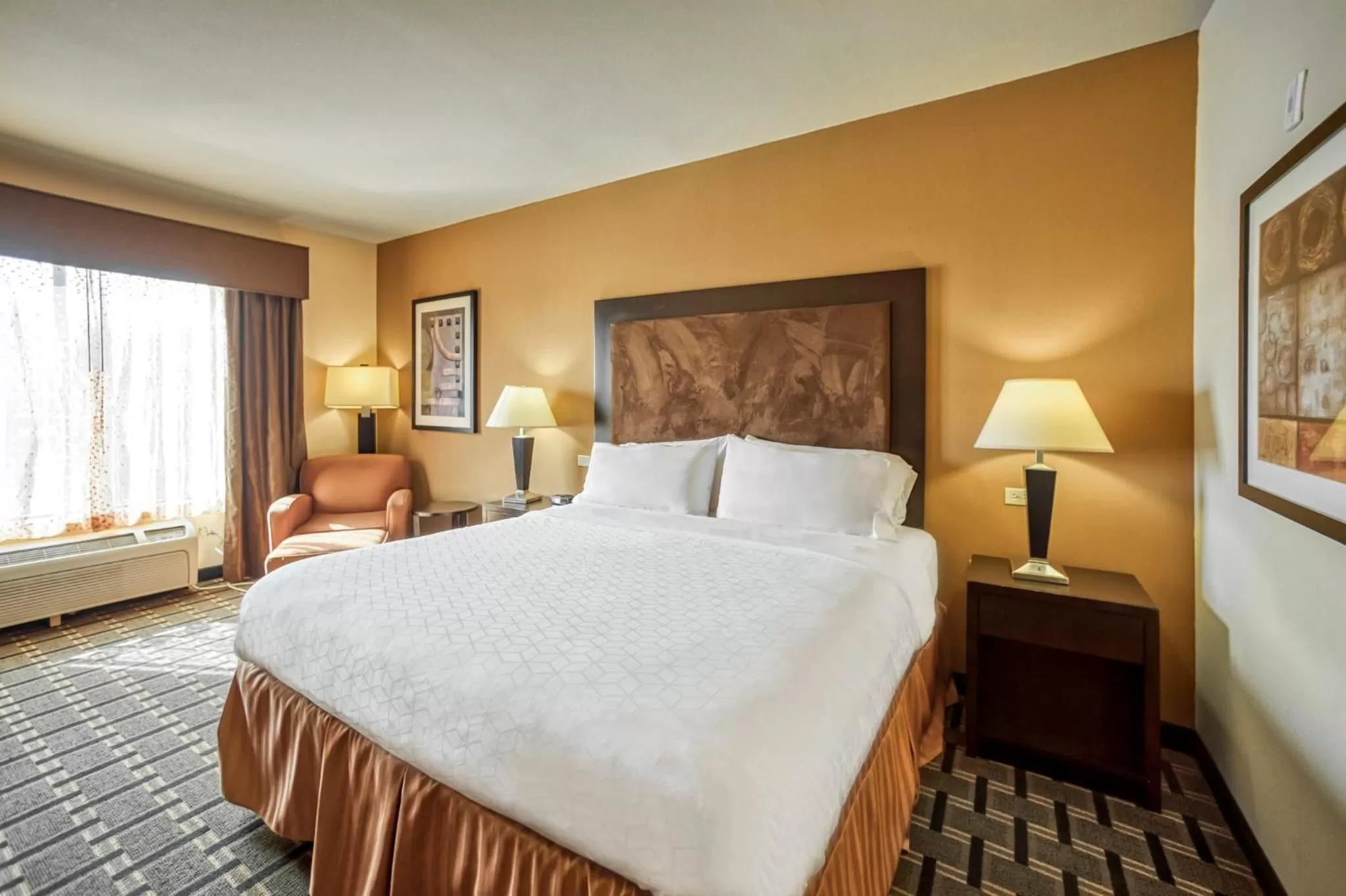 Photo of the whole room, Bed in Holiday Inn Express and Suites Beeville by IHG