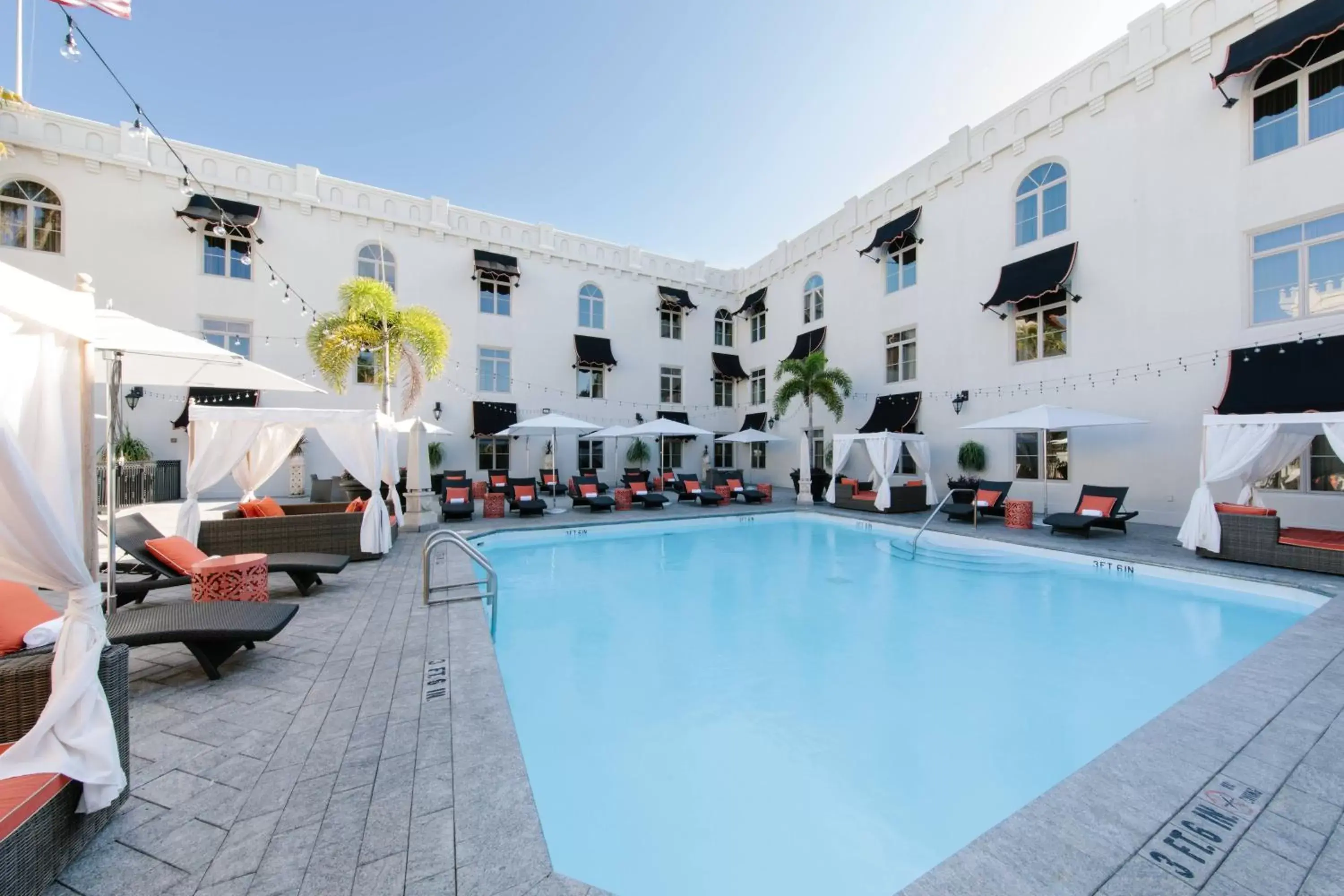 Swimming Pool in Casa Monica Resort & Spa, Autograph Collection