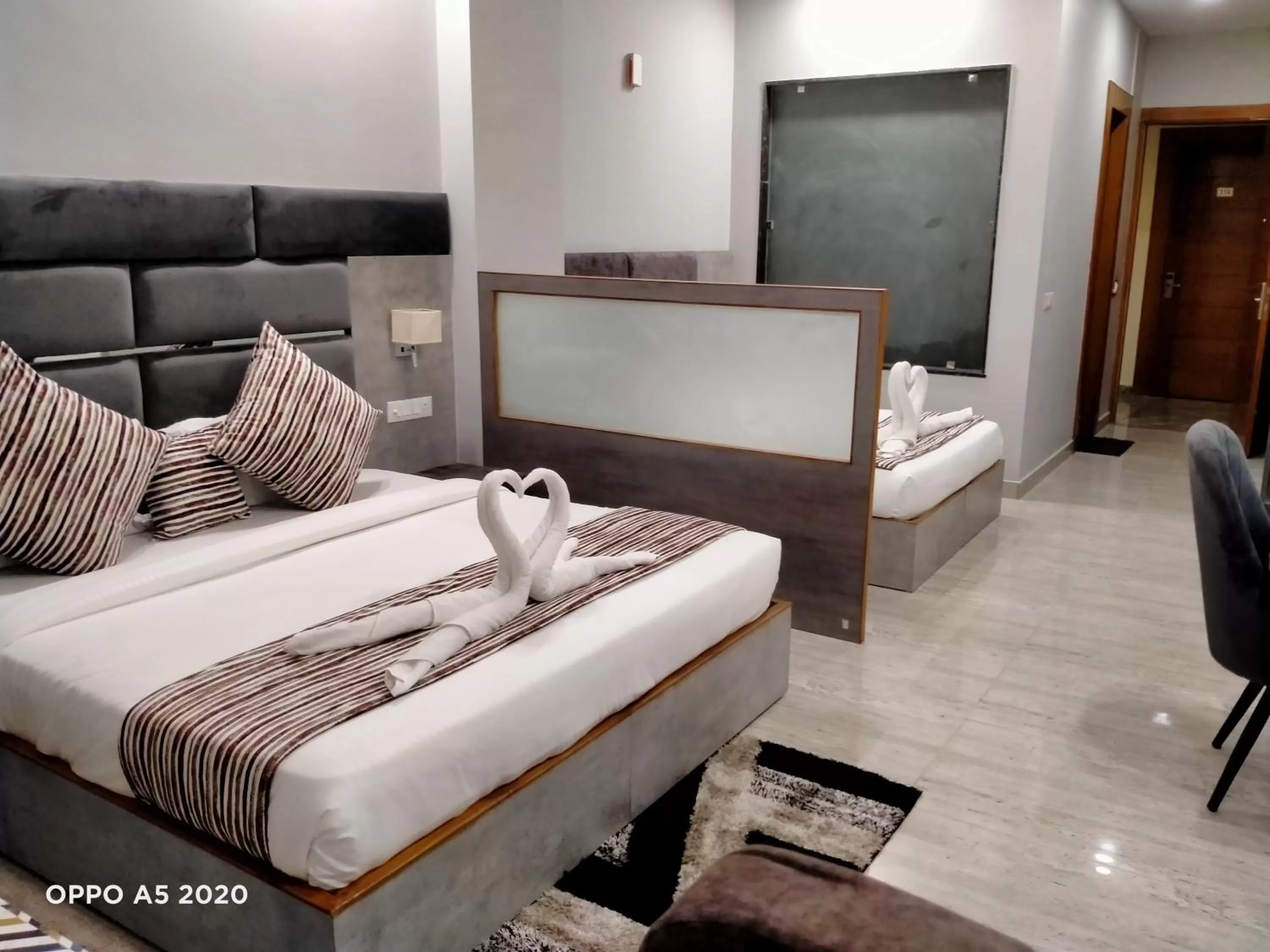 Living room, Bed in Hotel Vasdaa Grand