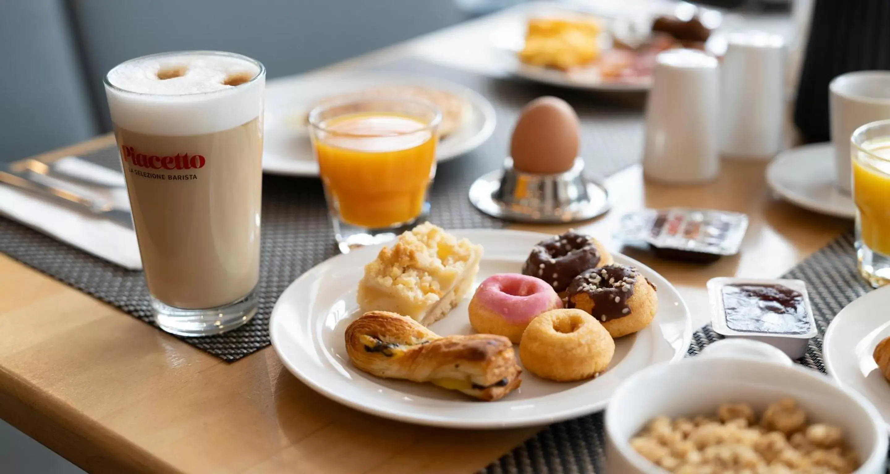 Breakfast in PLAZA Premium Köln Breakfast in PLAZA Premium Köln