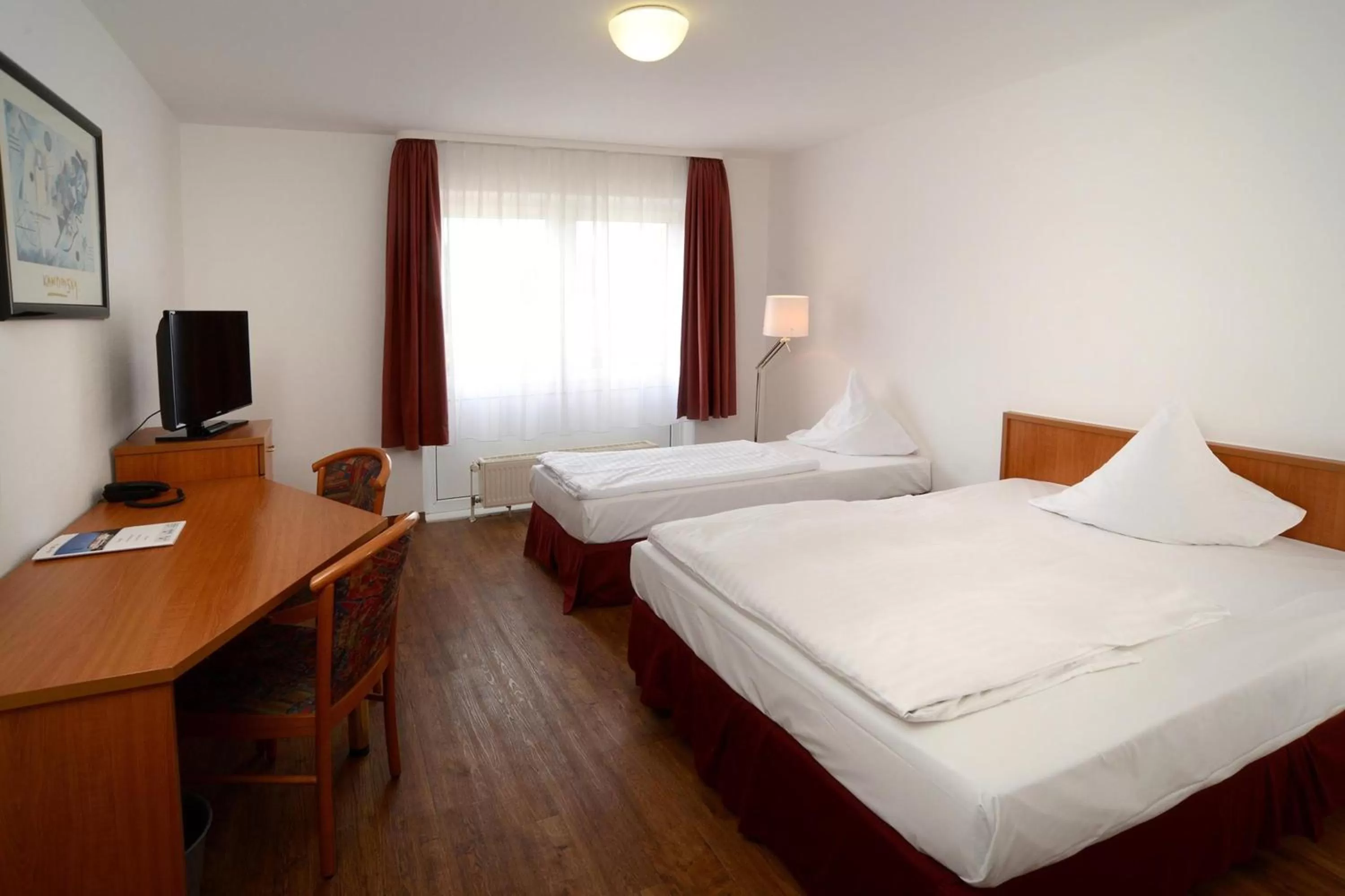 Photo of the whole room, Bed in Apart Hotel Sehnde
