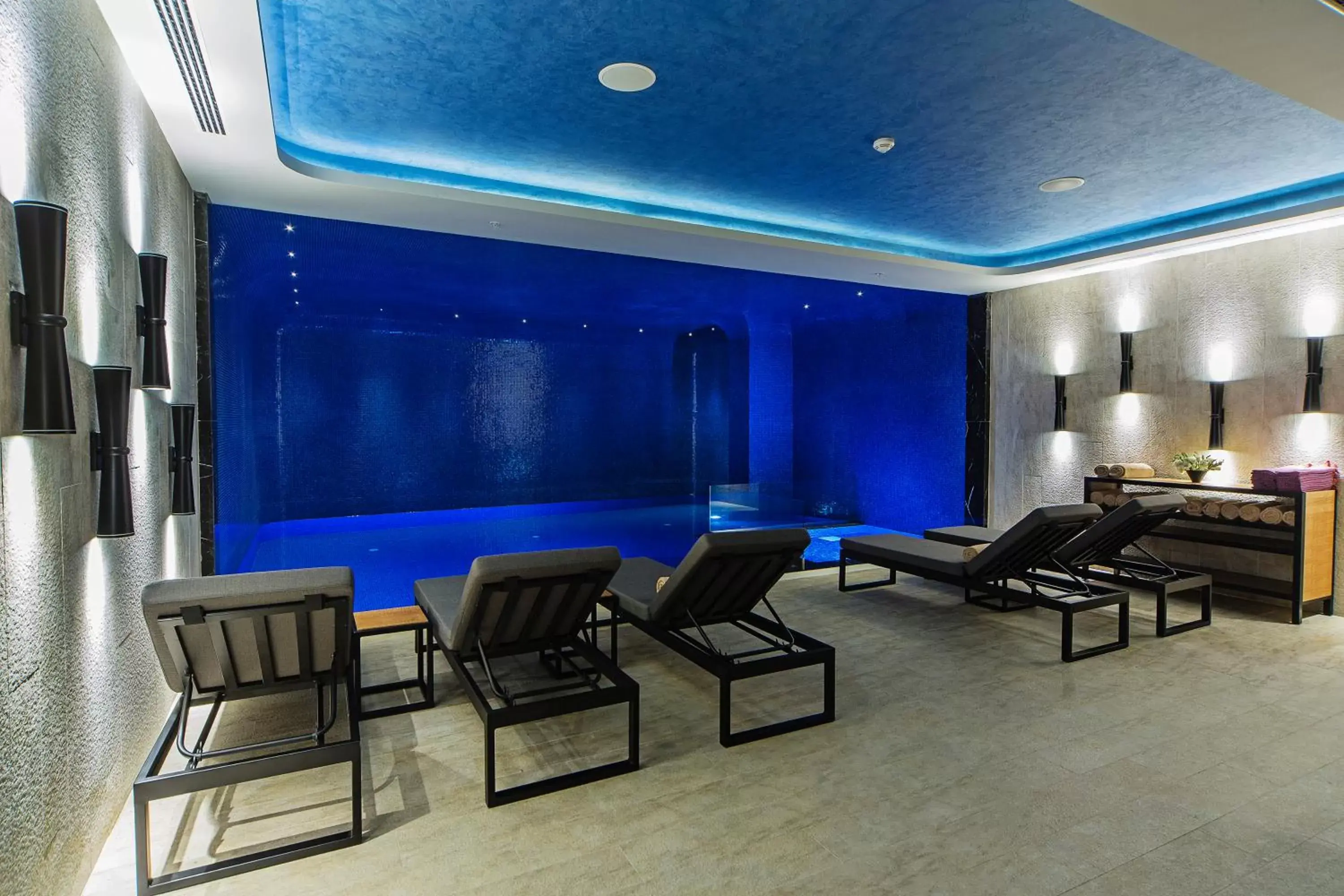 Swimming Pool in Arts Hotel Istanbul - Special Class