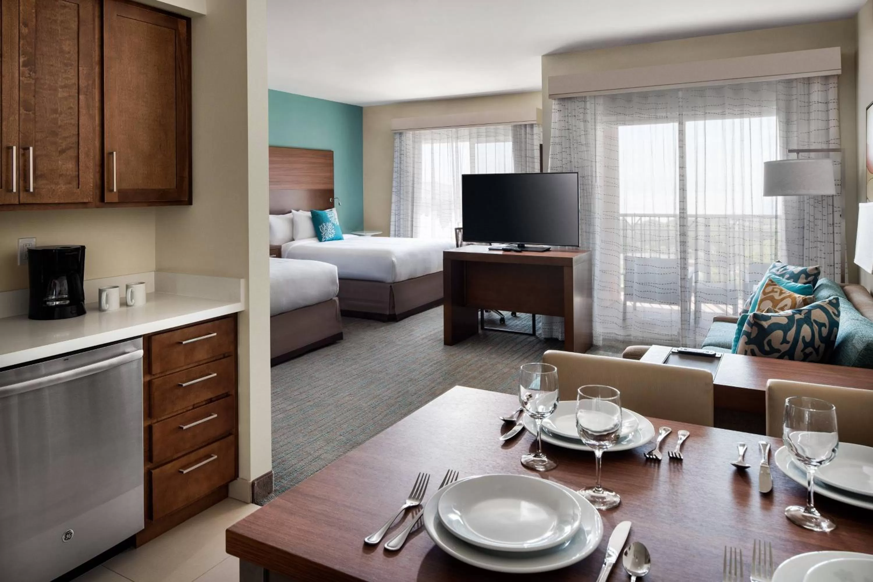Kitchen or kitchenette, Bed in Residence Inn by Marriott Maui Wailea