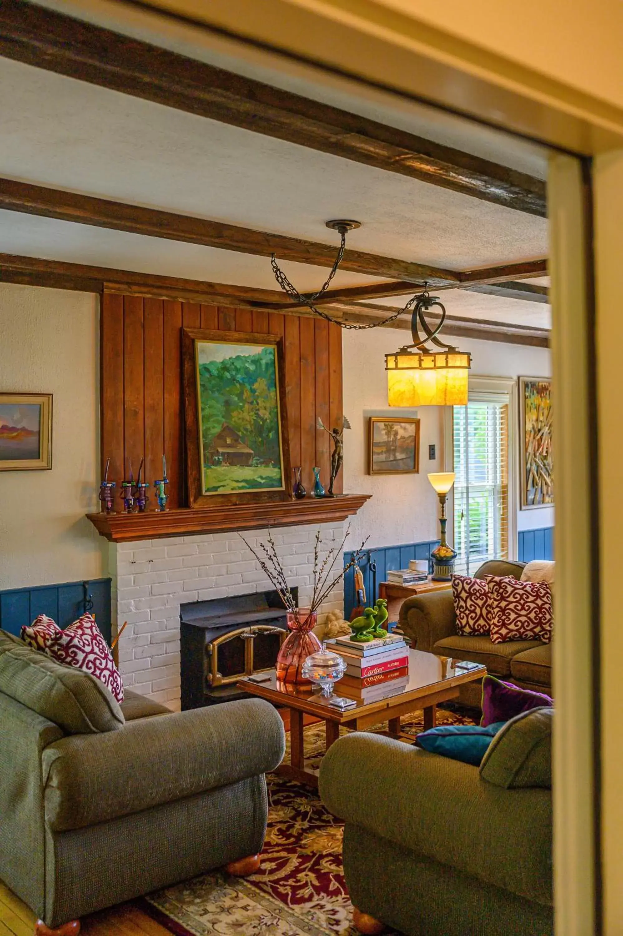 Living room, Seating Area in Brass Lantern Inn