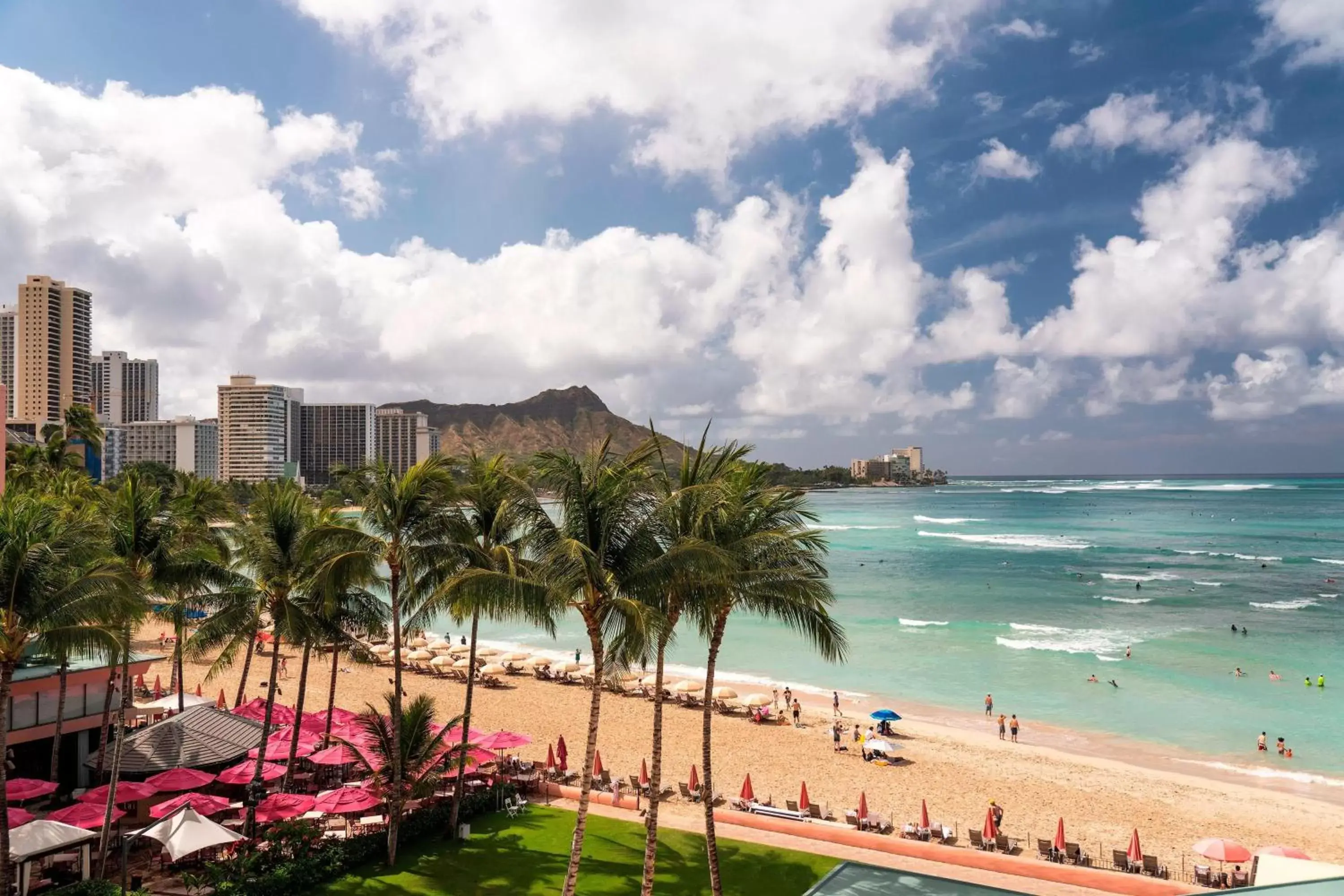 Photo of the whole room, Beach in The Royal Hawaiian, A Luxury Collection Resort, Waikiki