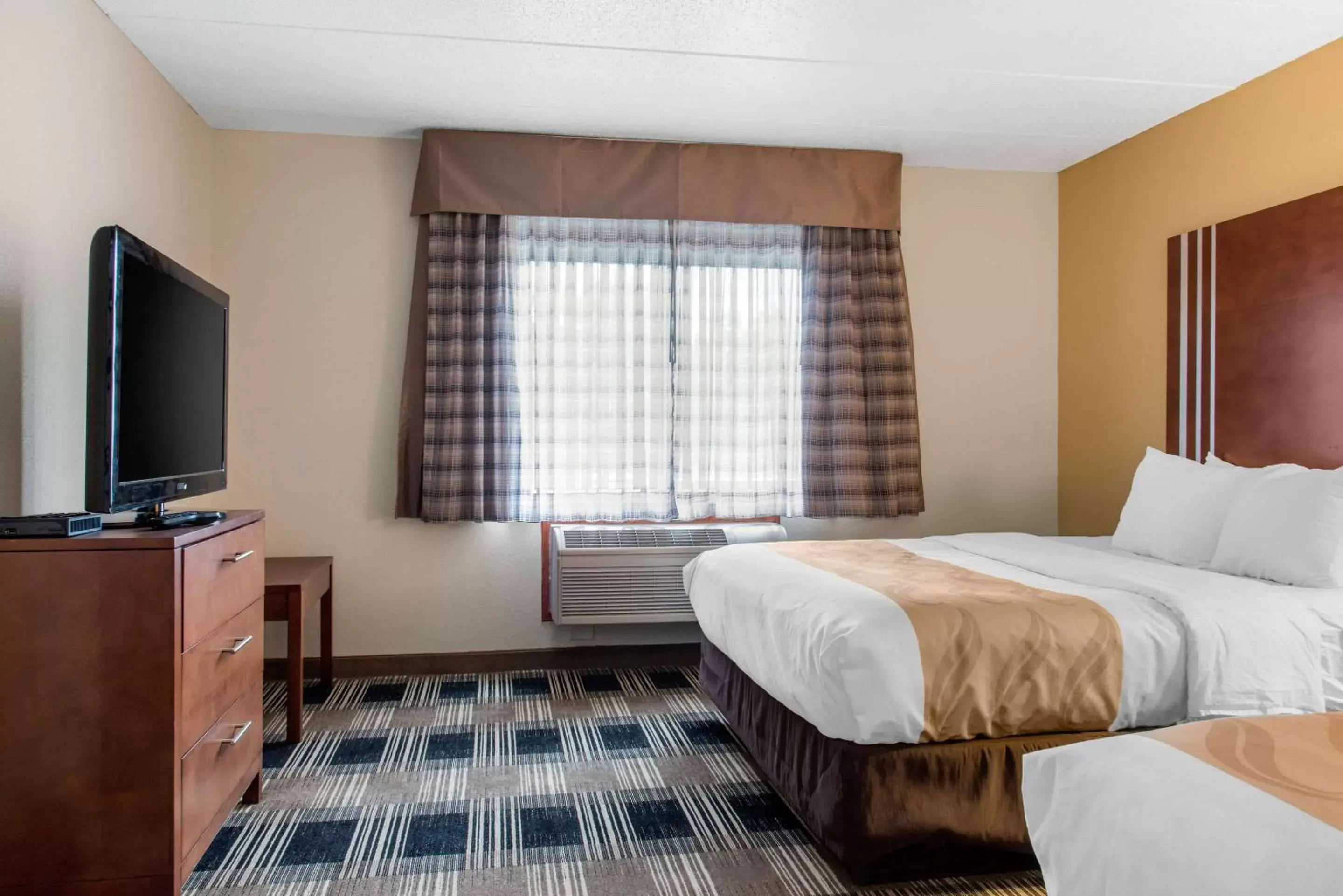 Bedroom, Bed in Quality Inn near Medical Center