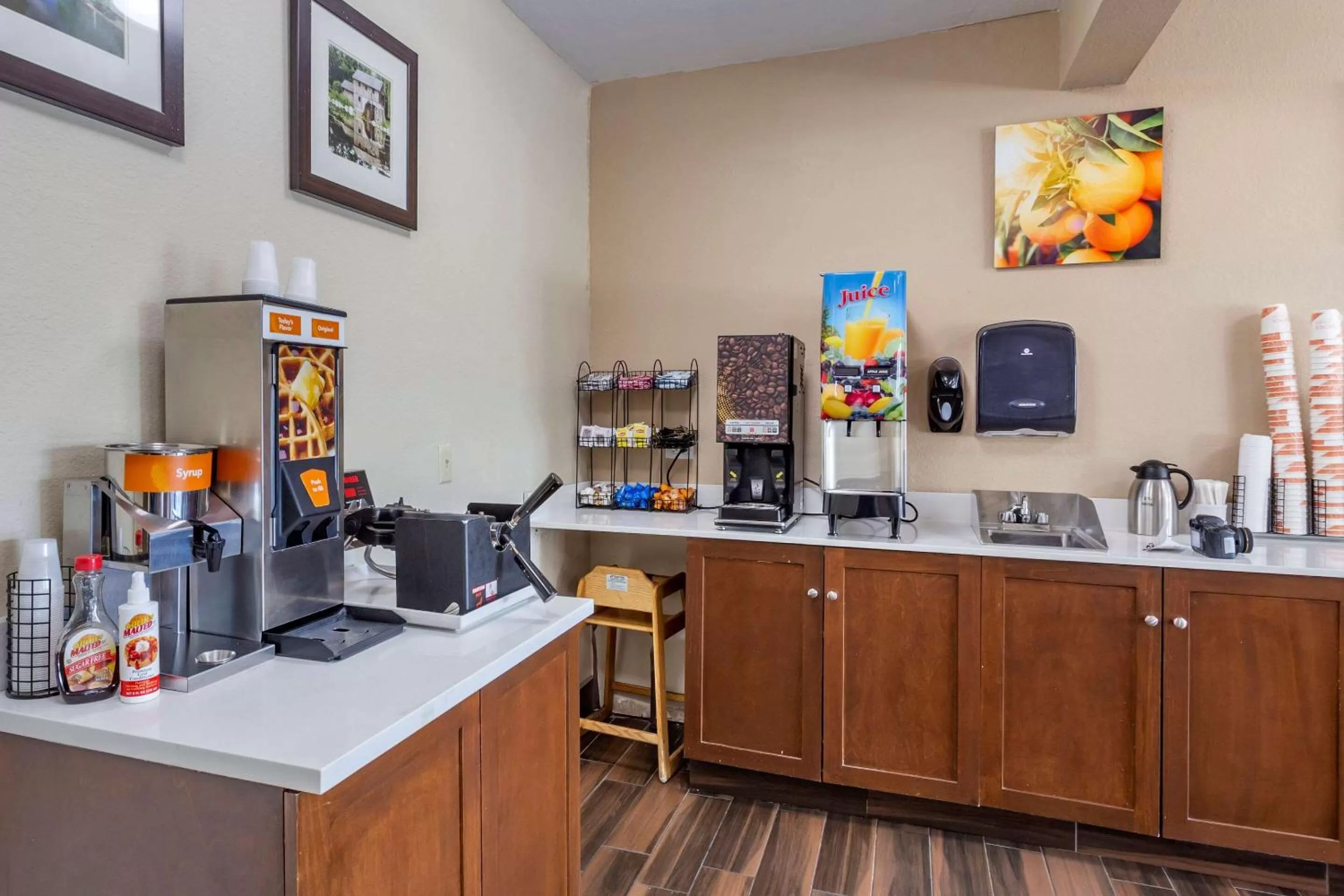 Restaurant/places to eat in Comfort Inn Rockford near Casino District