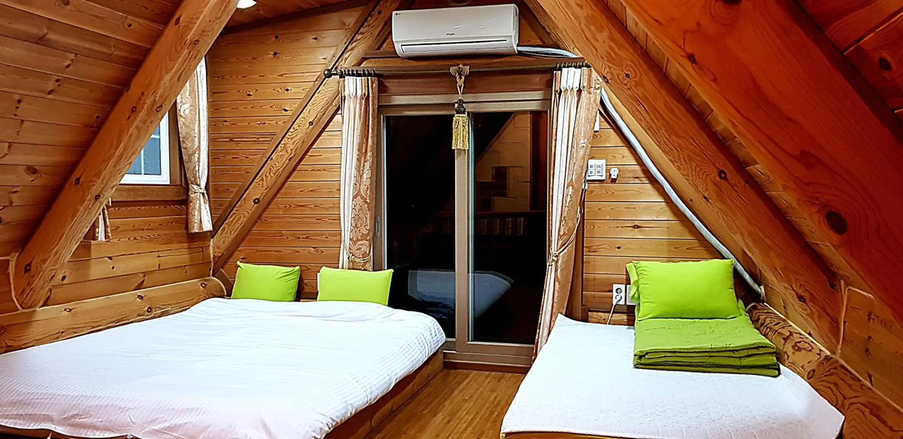 Bedroom, Bed in Jungmun Log Pension & Resort