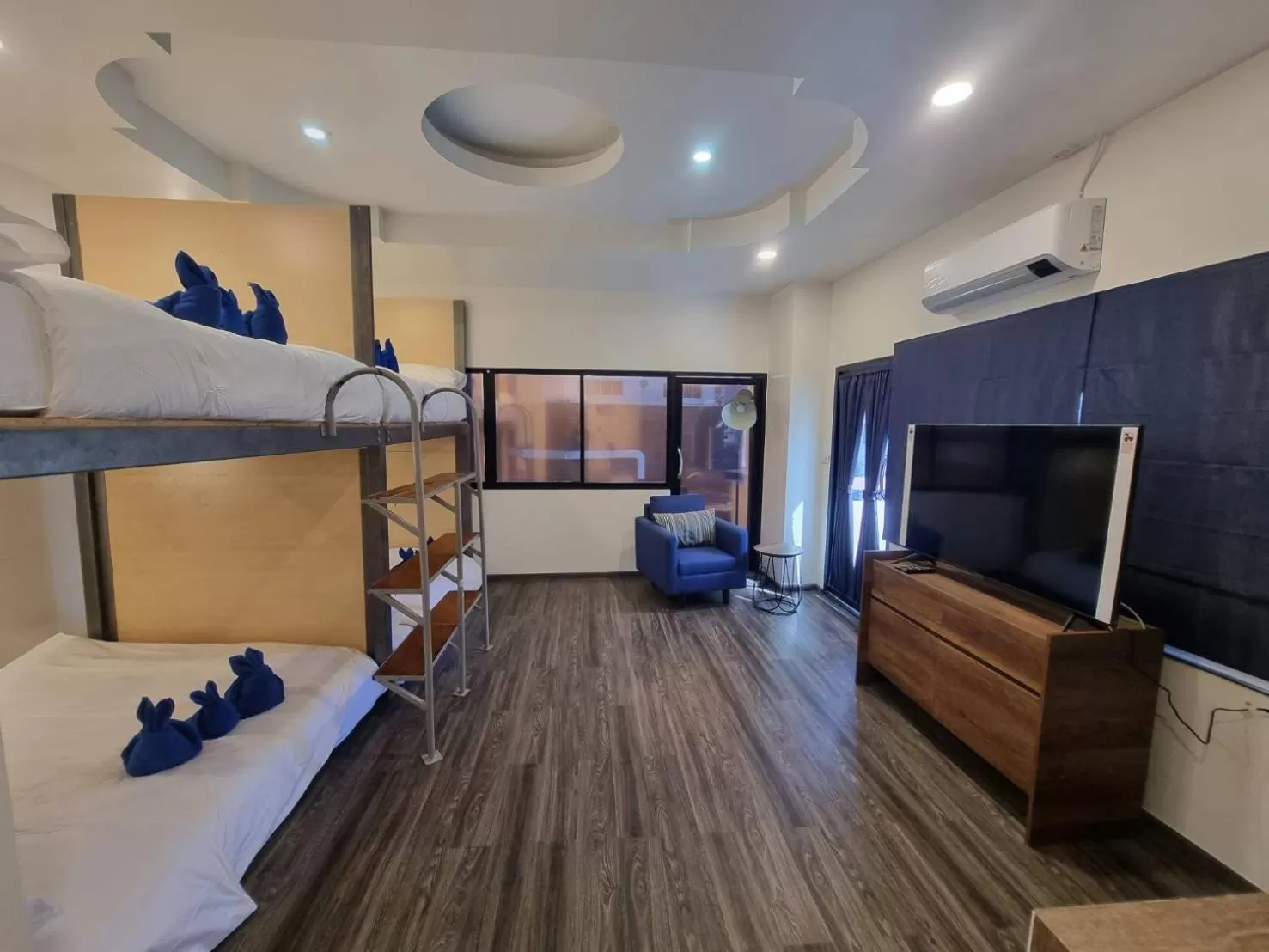 Bed in 7 Stays Pattaya Hotel