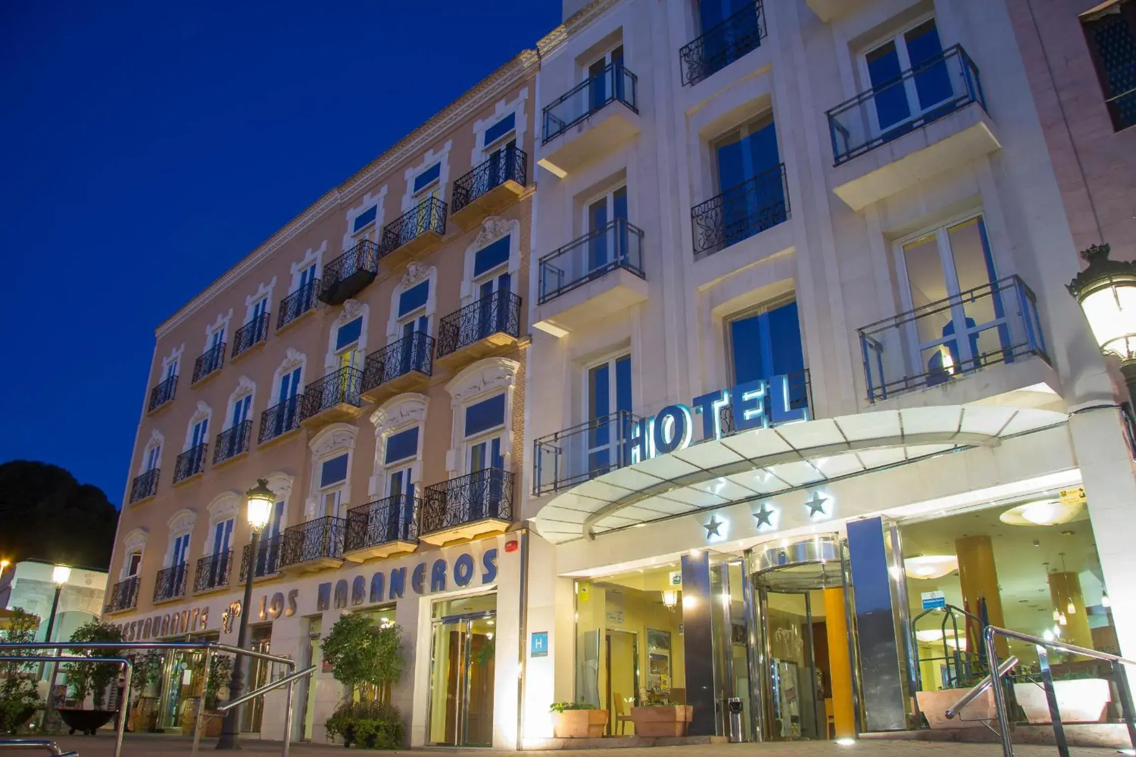 Facade/entrance, Property Building in Hotel Los Habaneros