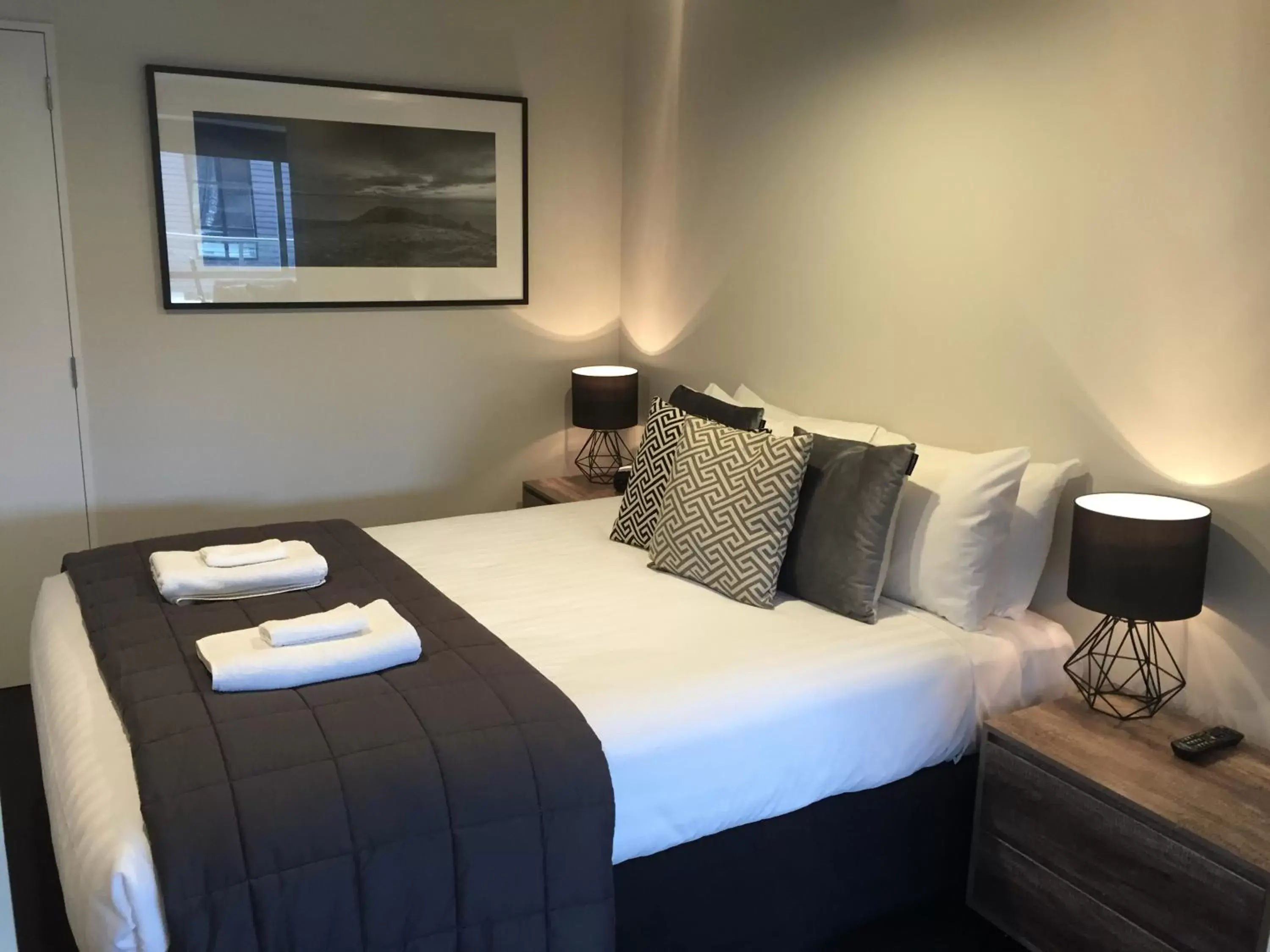 Bed in Southwark Hotel & Apartments