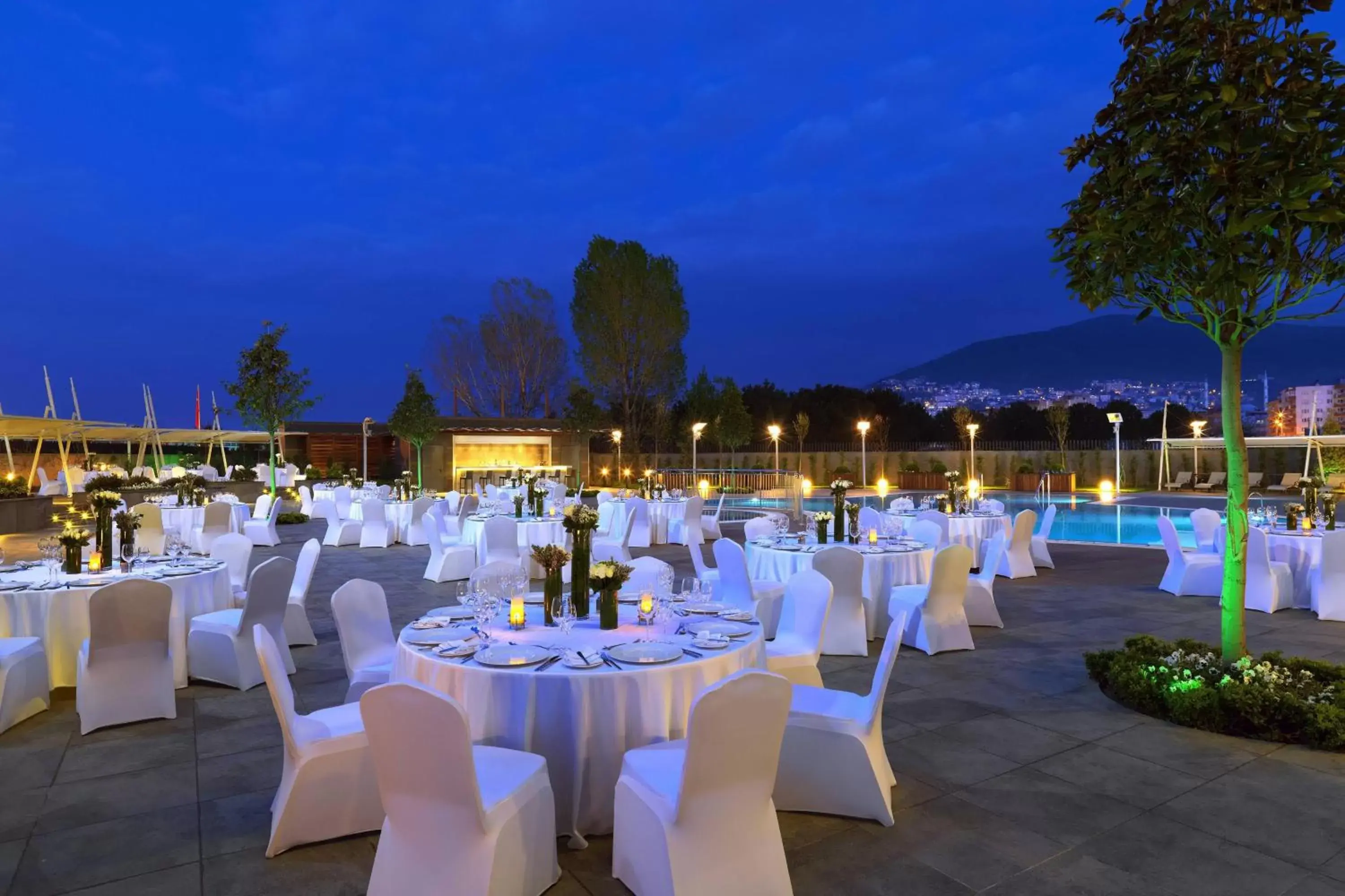 Swimming pool, Banquet Facilities in Sheraton Bursa Hotel