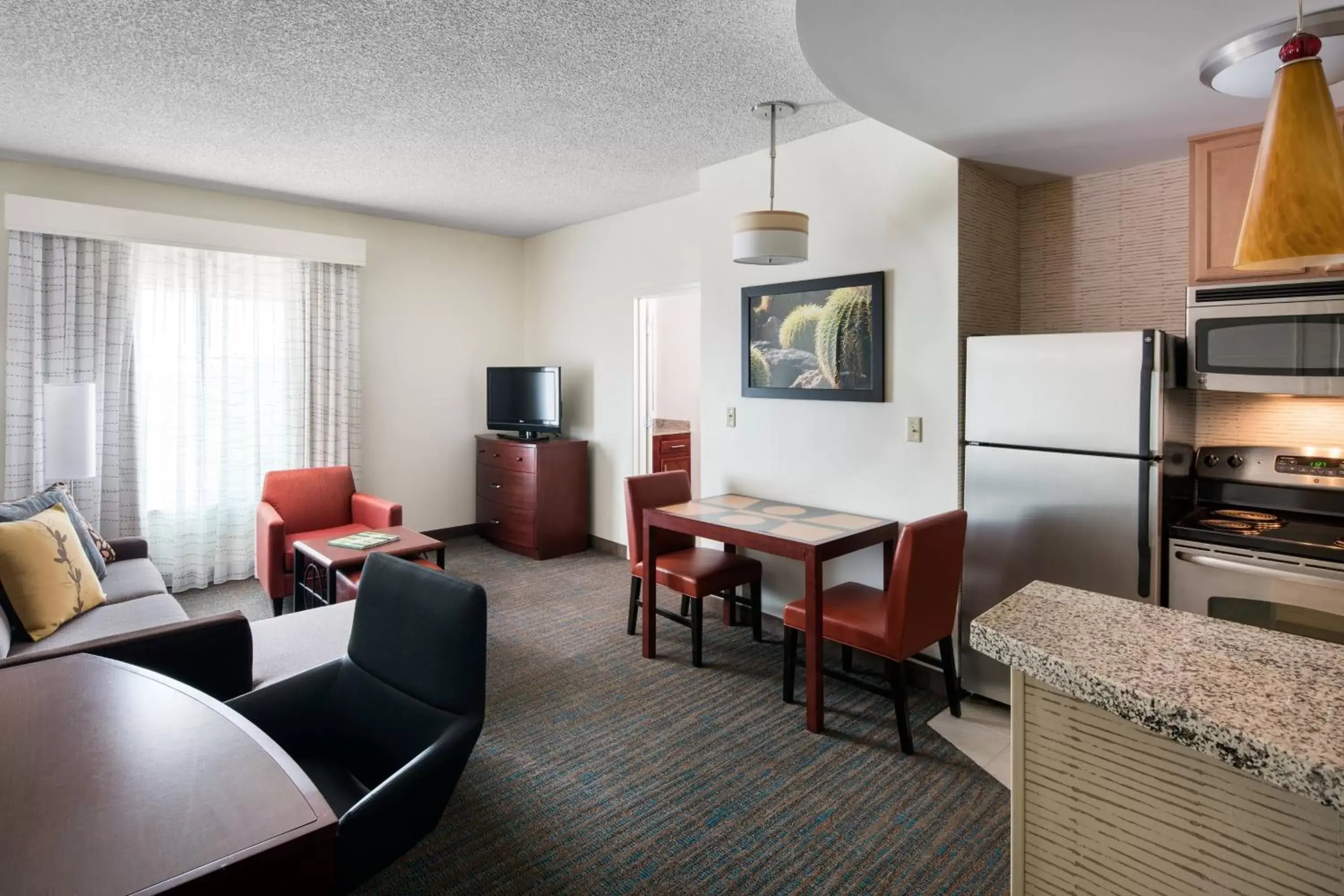 Bedroom, Seating Area in Residence Inn Phoenix Desert View at Mayo Clinic