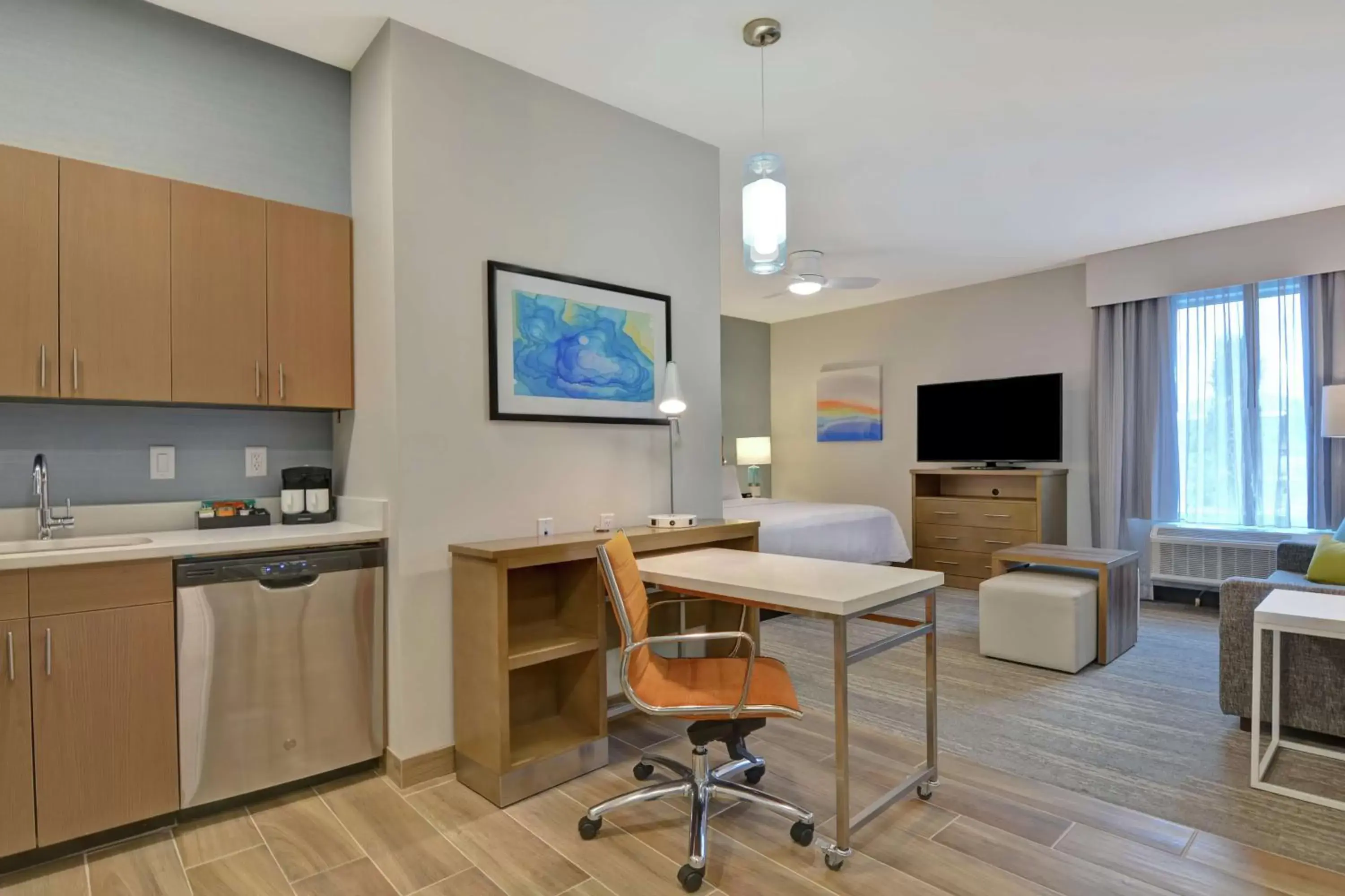 Bedroom, Kitchen/Kitchenette in Homewood Suites By Hilton Chula Vista Eastlake