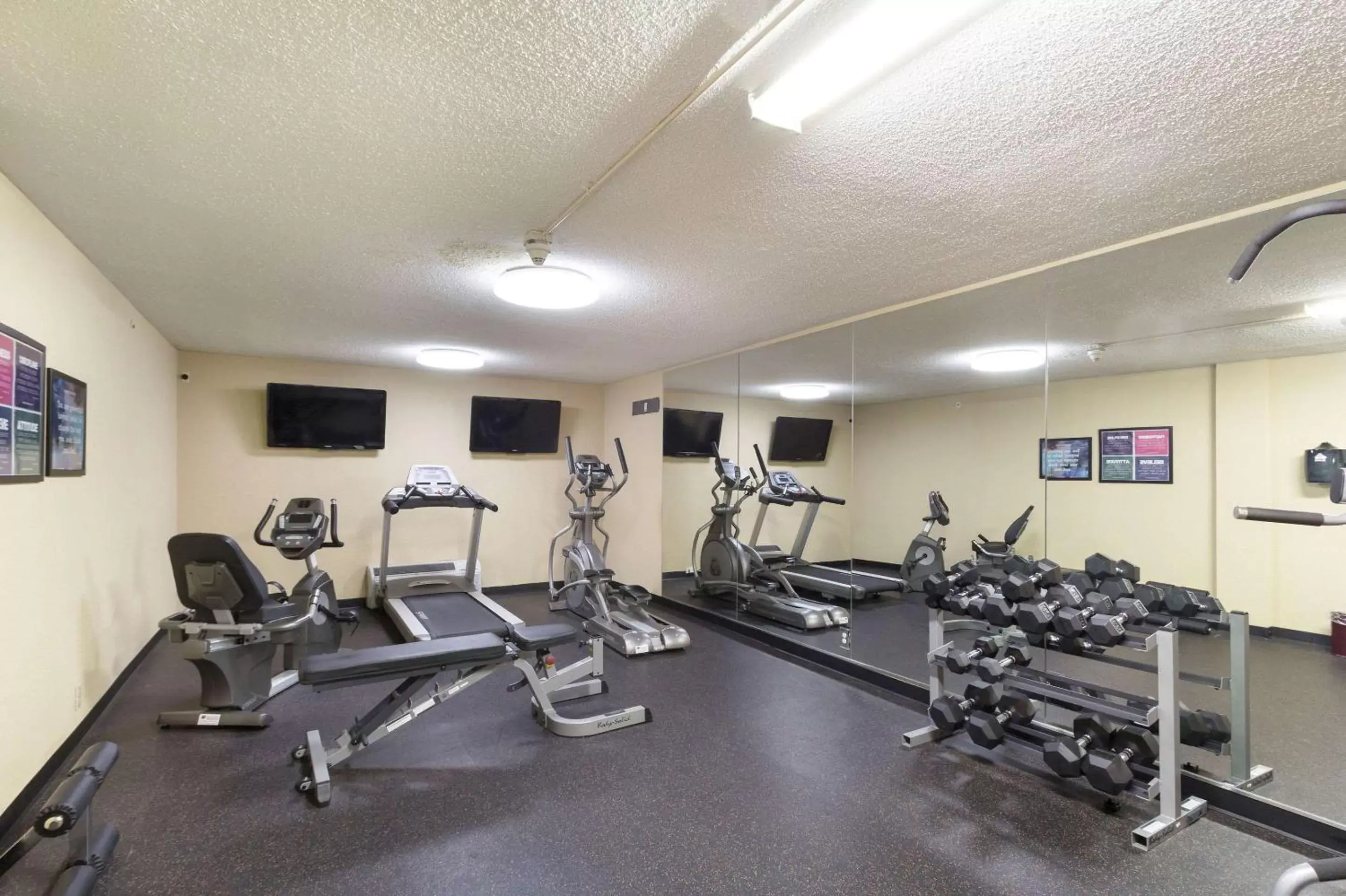 Fitness centre/facilities, Fitness Center/Facilities in Clarion Hotel Beachwood-Cleveland