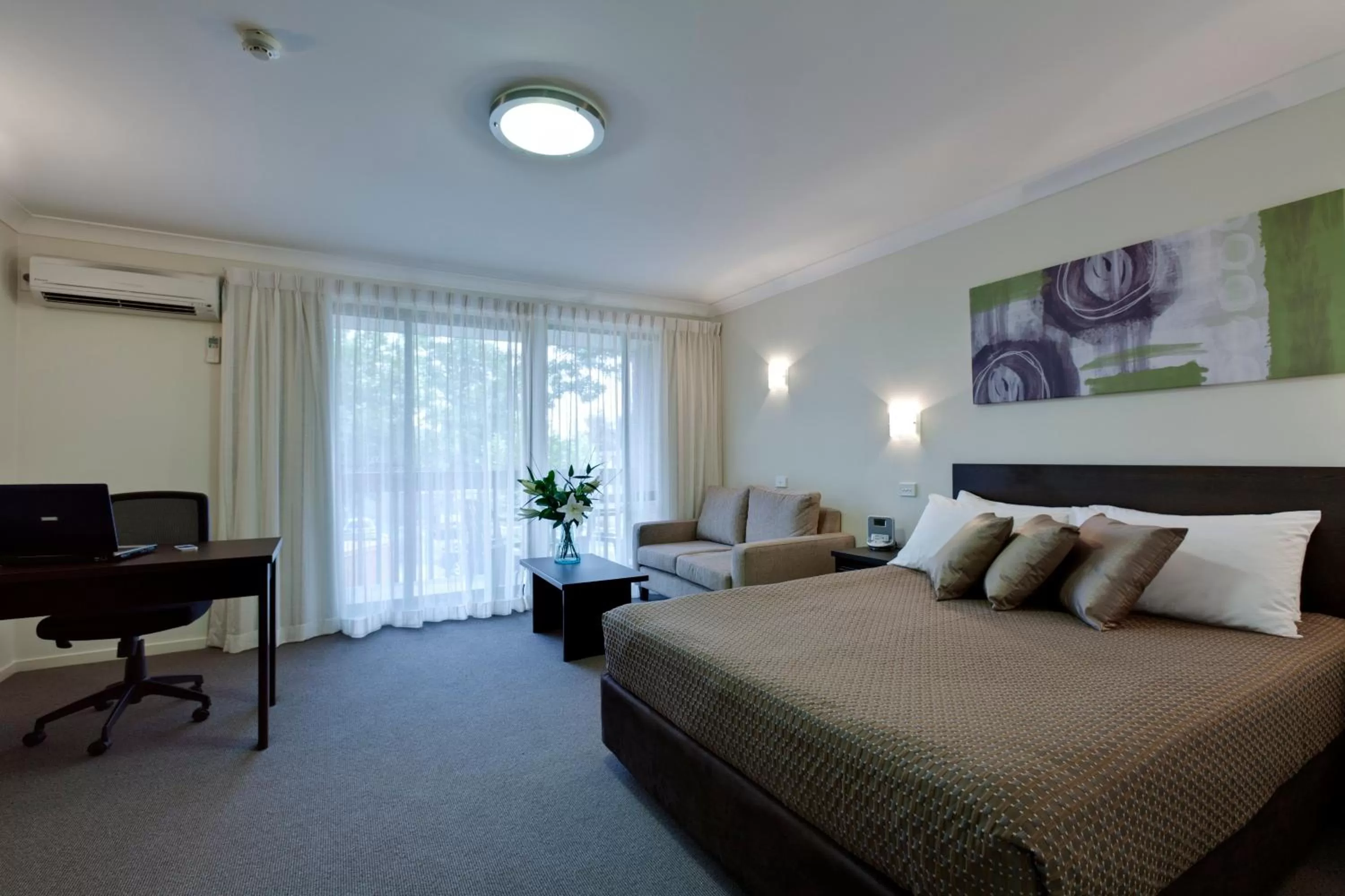 Photo of the whole room, Bed in ibis Styles Canberra Tall Trees