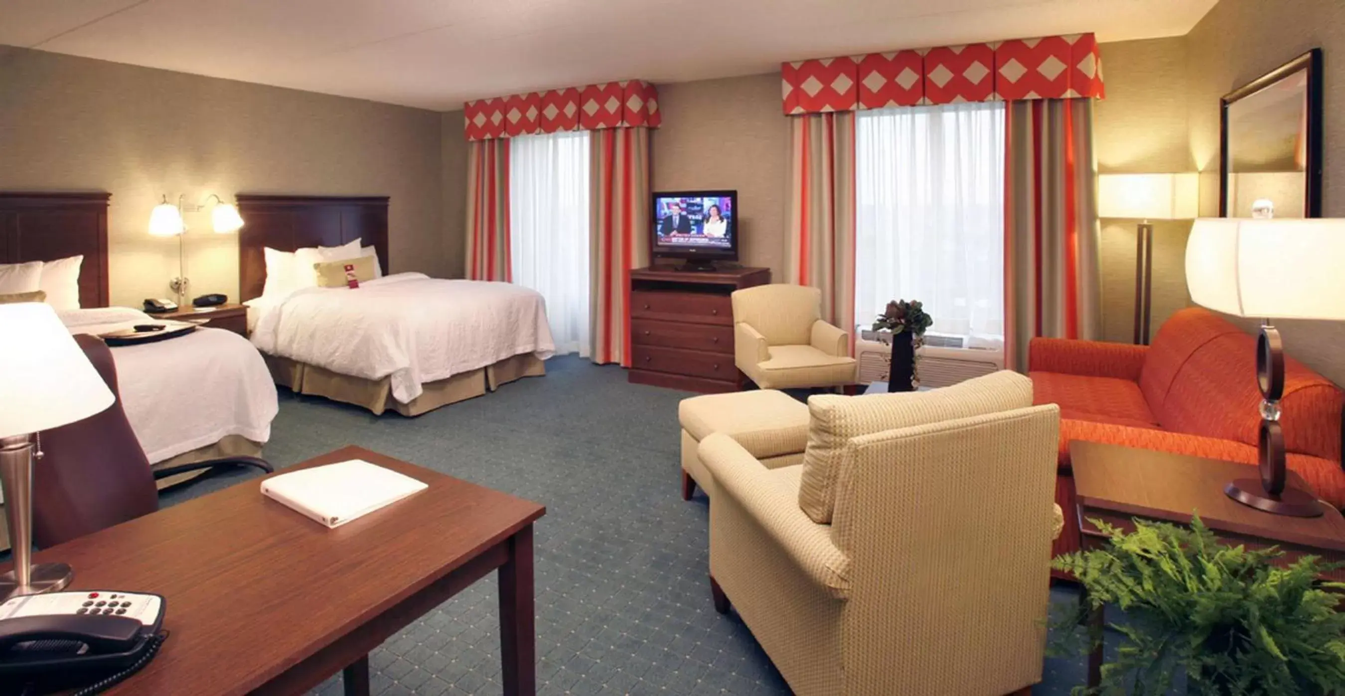 Bed in Hampton Inn & Suites Columbus Polaris
