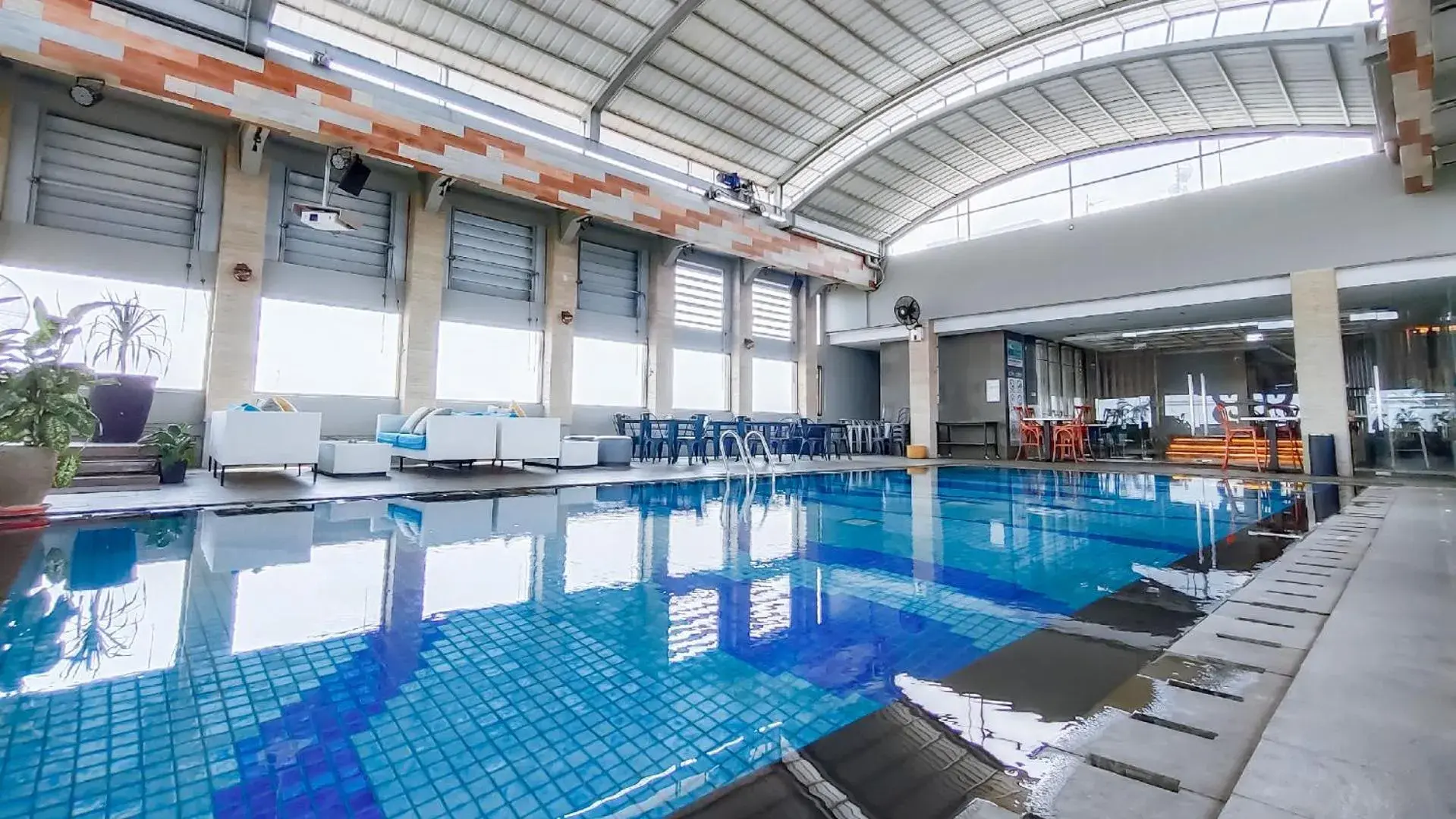 Swimming Pool in The Excelton Hotel