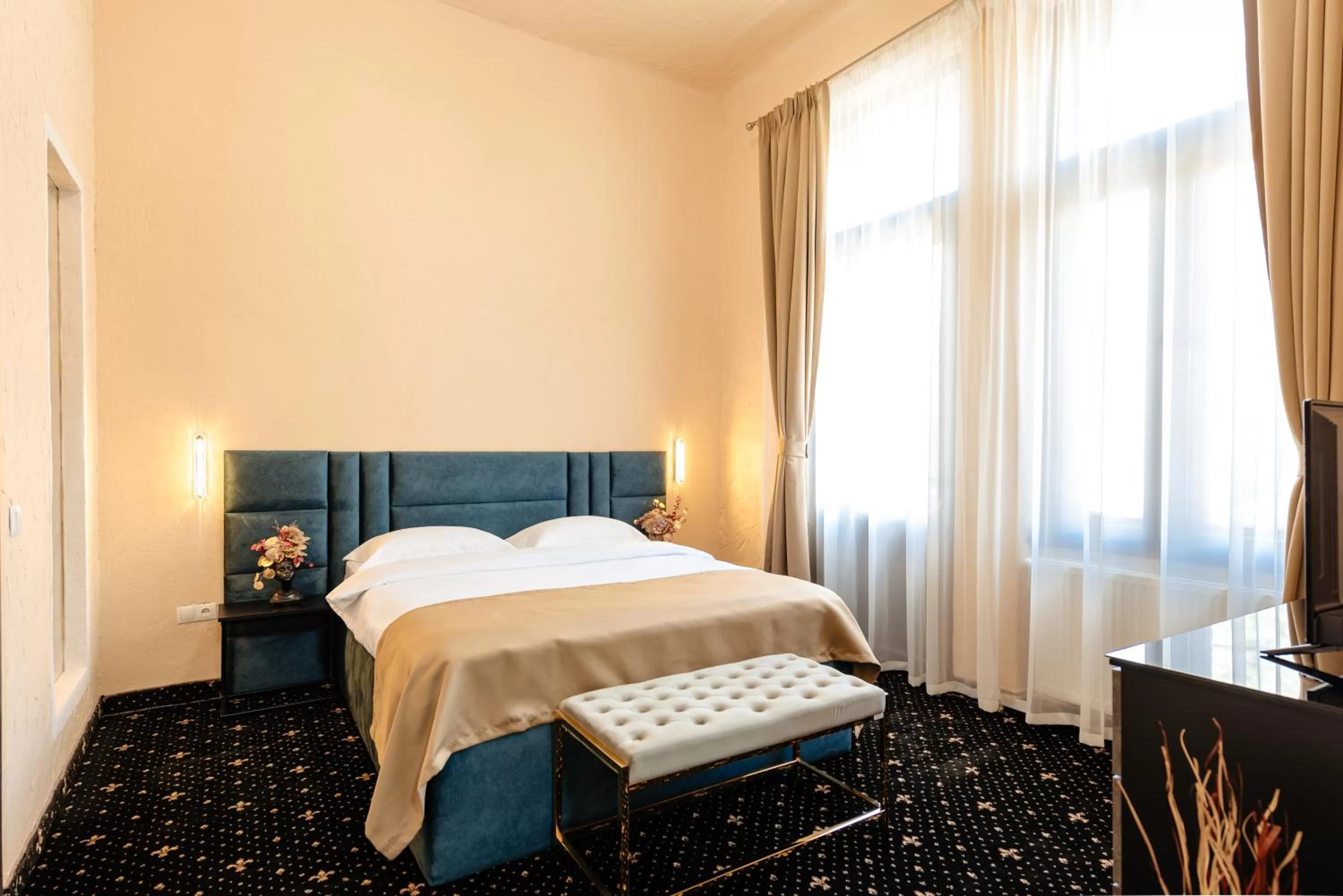 Bedroom, Bed in Palace Bulevard Inn