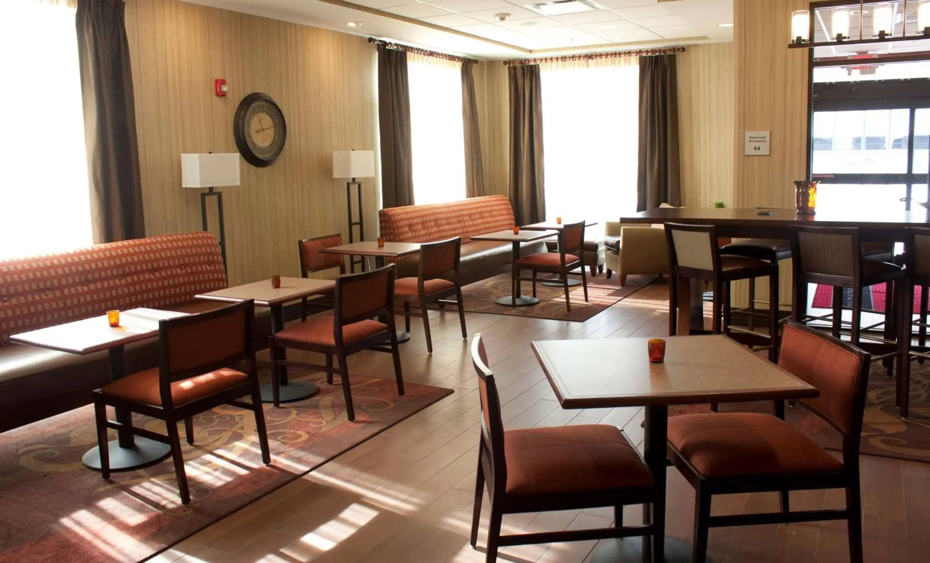 Lobby or reception, Restaurant/Places to Eat in Hampton Inn - Burlington