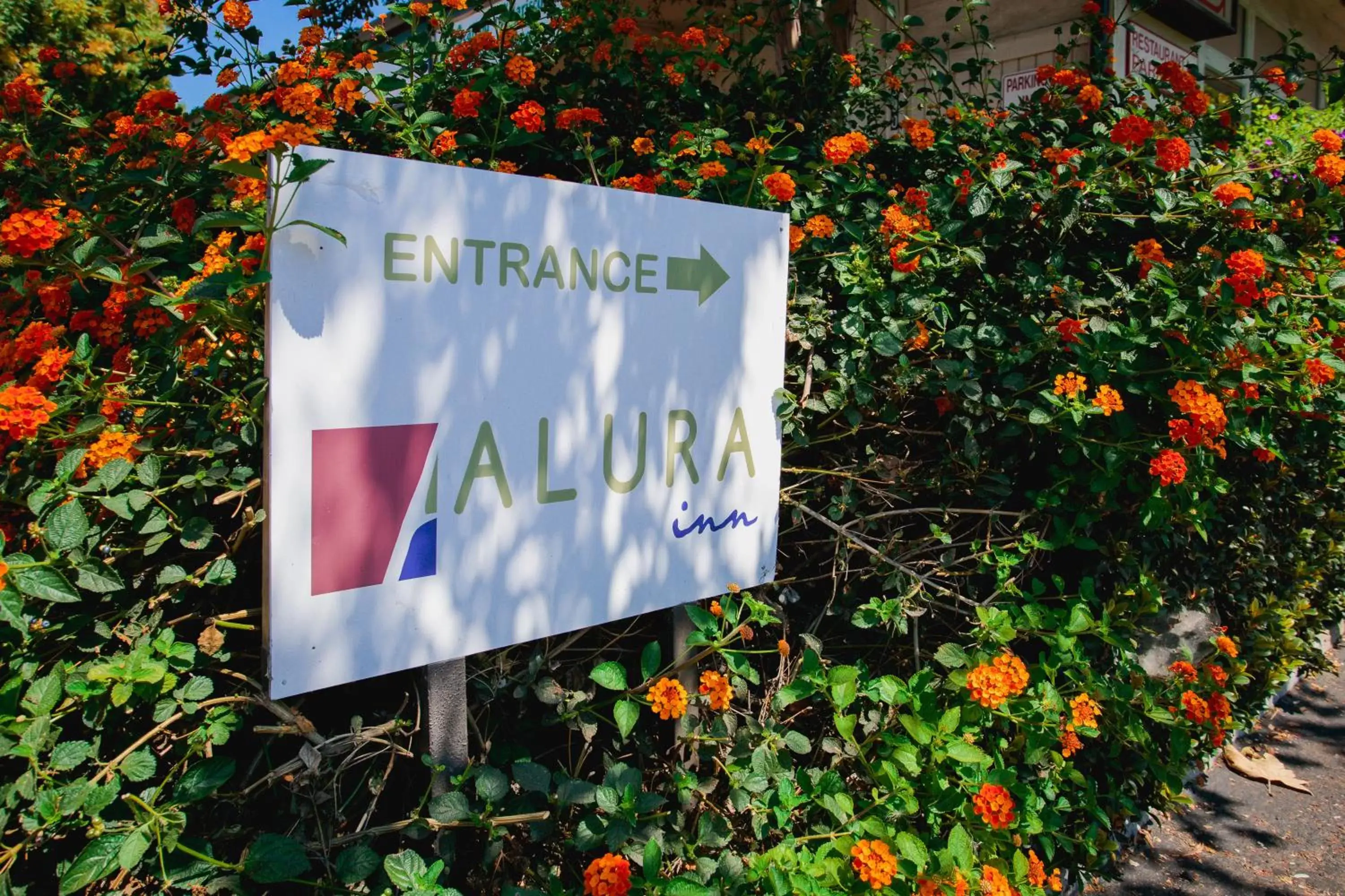 Facade/entrance, Property Logo/Sign in Alura Inn