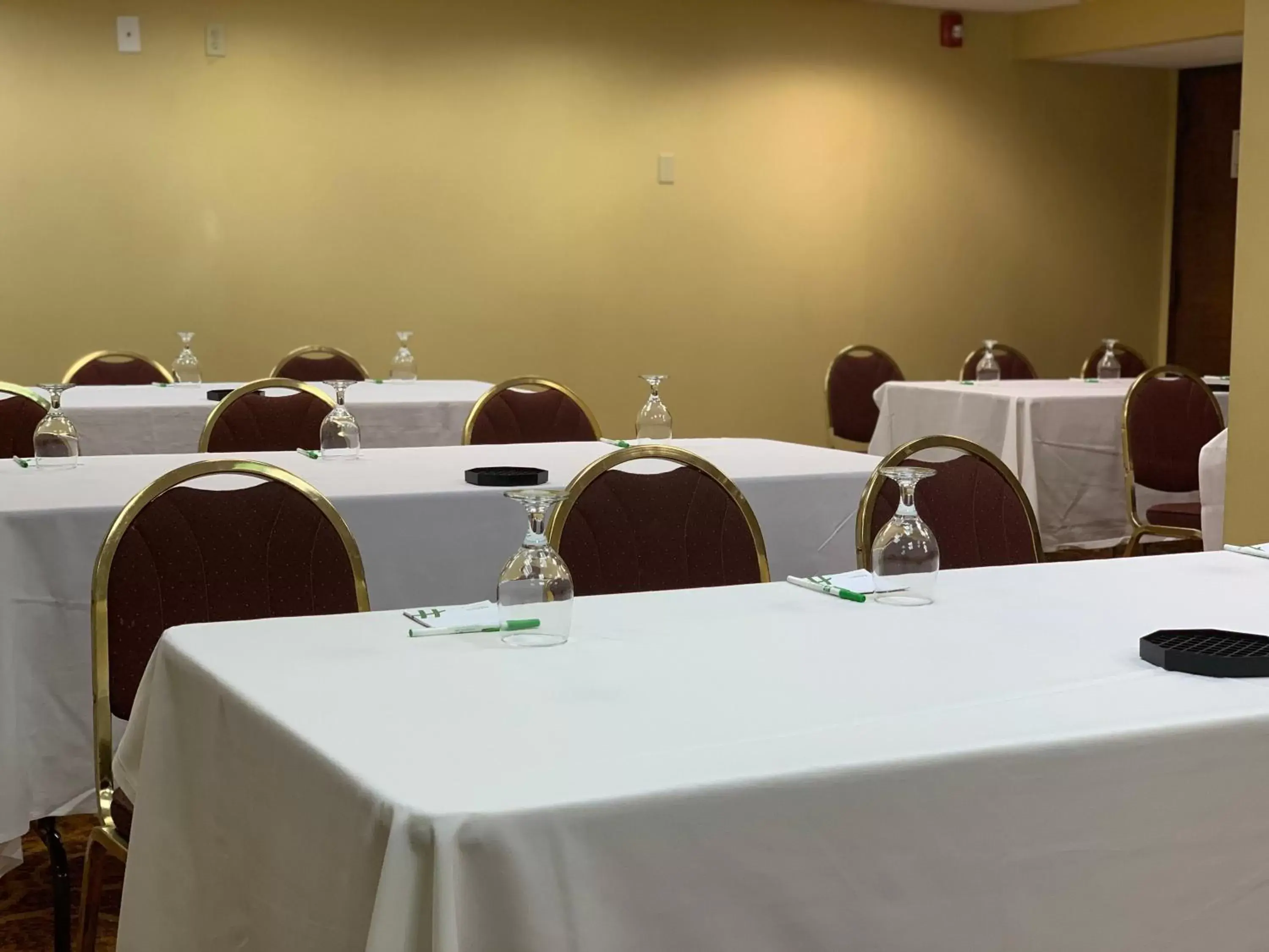Meeting/conference room in Clarion Hotel & Suites Conference Center Memphis Airport