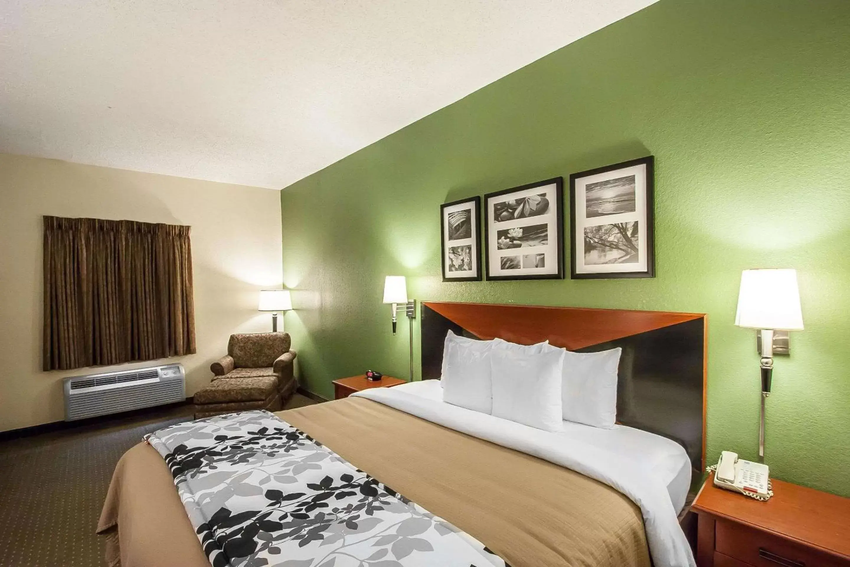 Photo of the whole room, Bed in Sleep Inn & Suites Airport Pearl