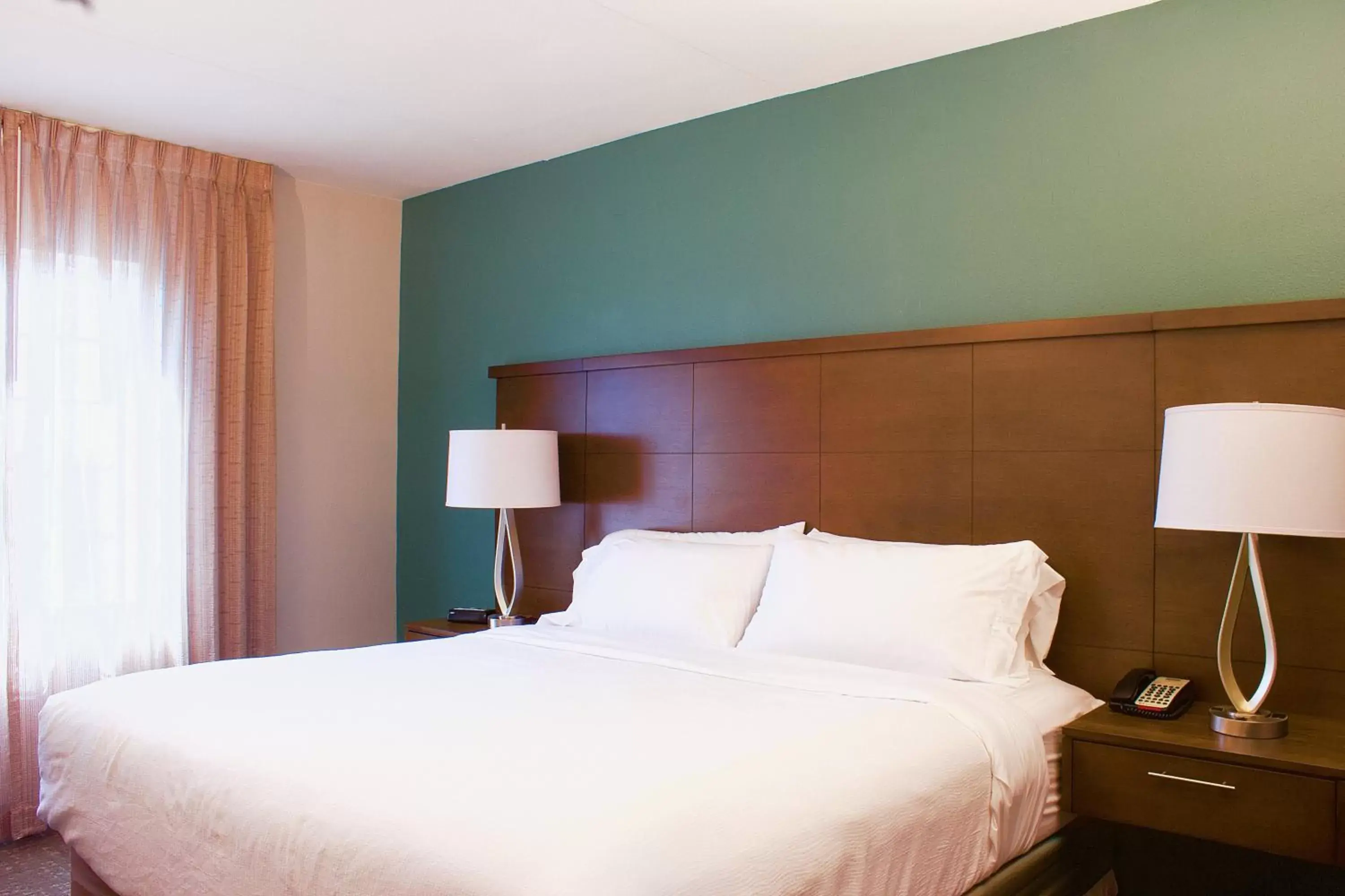 Photo of the whole room, Bed in Staybridge Suites Chattanooga-Hamilton Place, an IHG Hotel