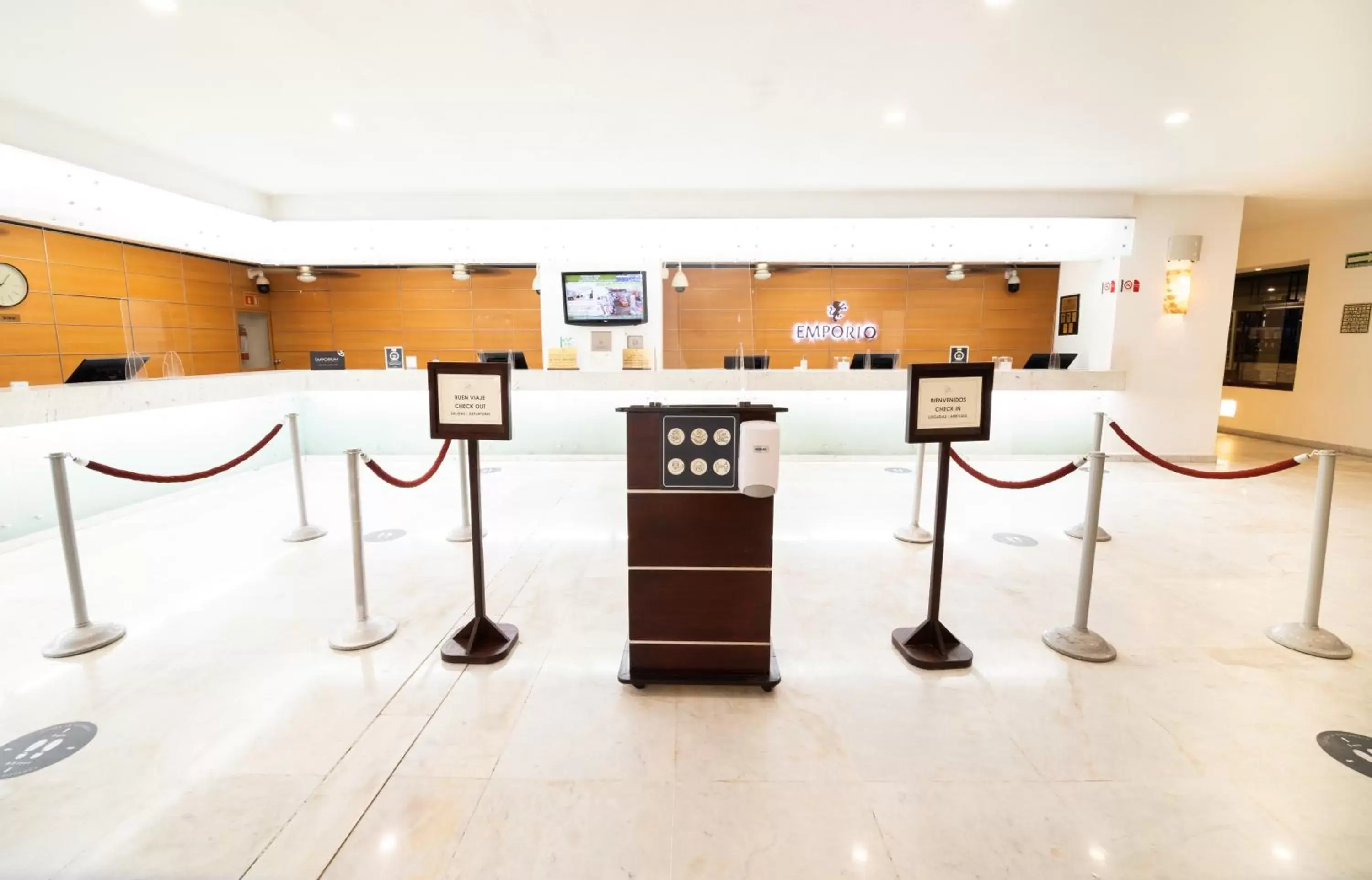 Lobby or reception in Emporio Acapulco