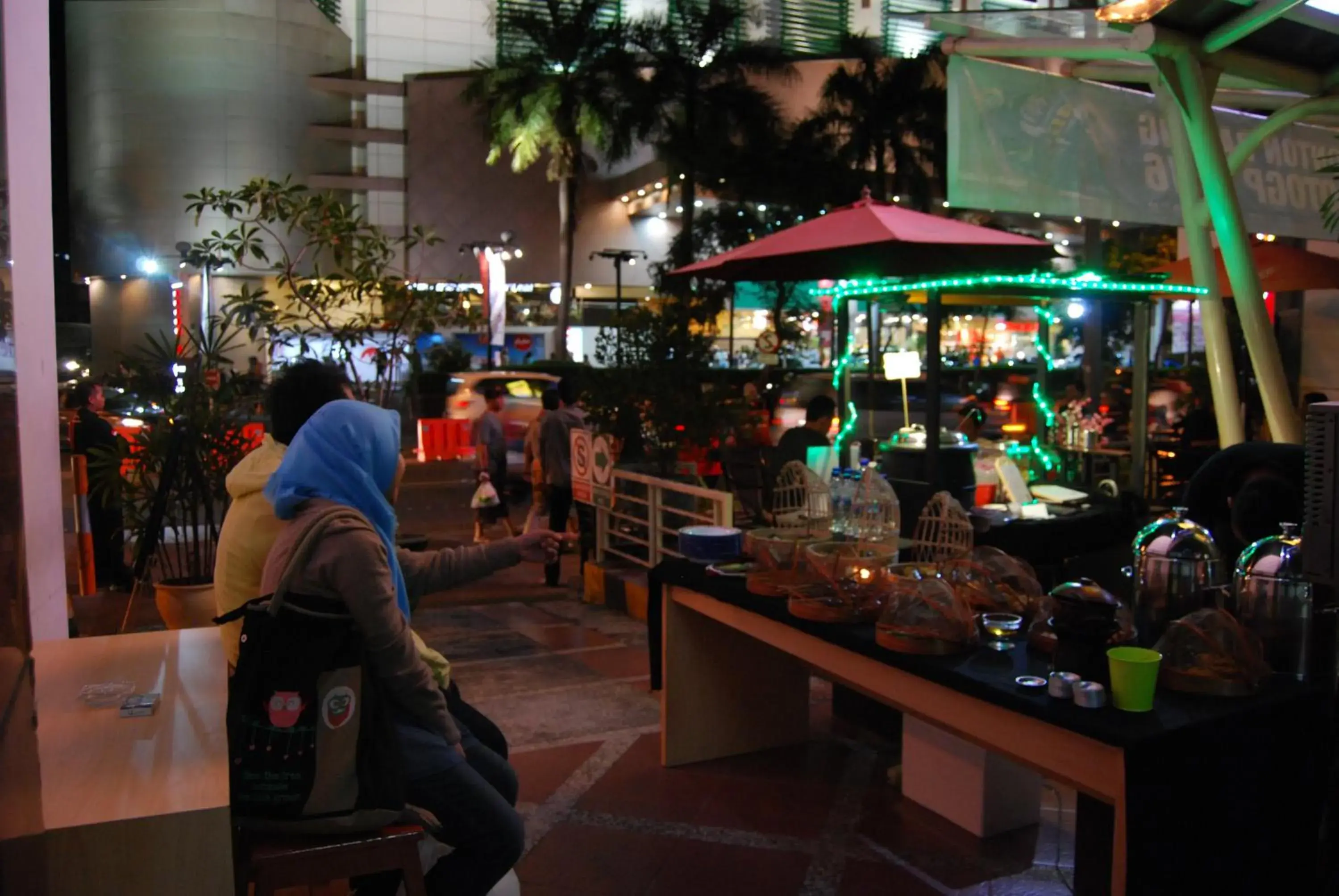 Facade/entrance in Bekizaar Hotel Surabaya Facade/entrance in Bekizaar Hotel Surabaya