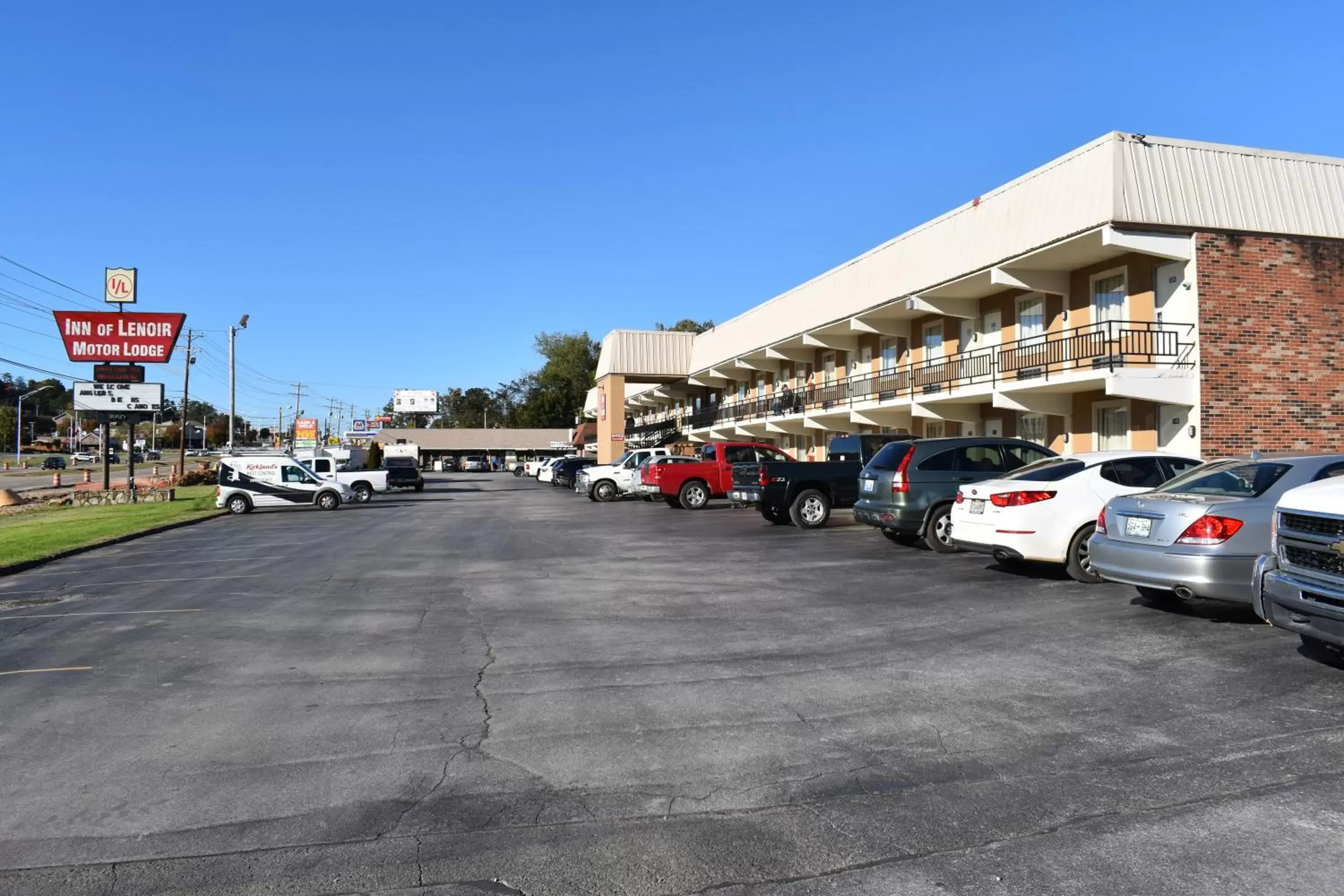 Property Building in Inn of Lenoir Motor Lodge