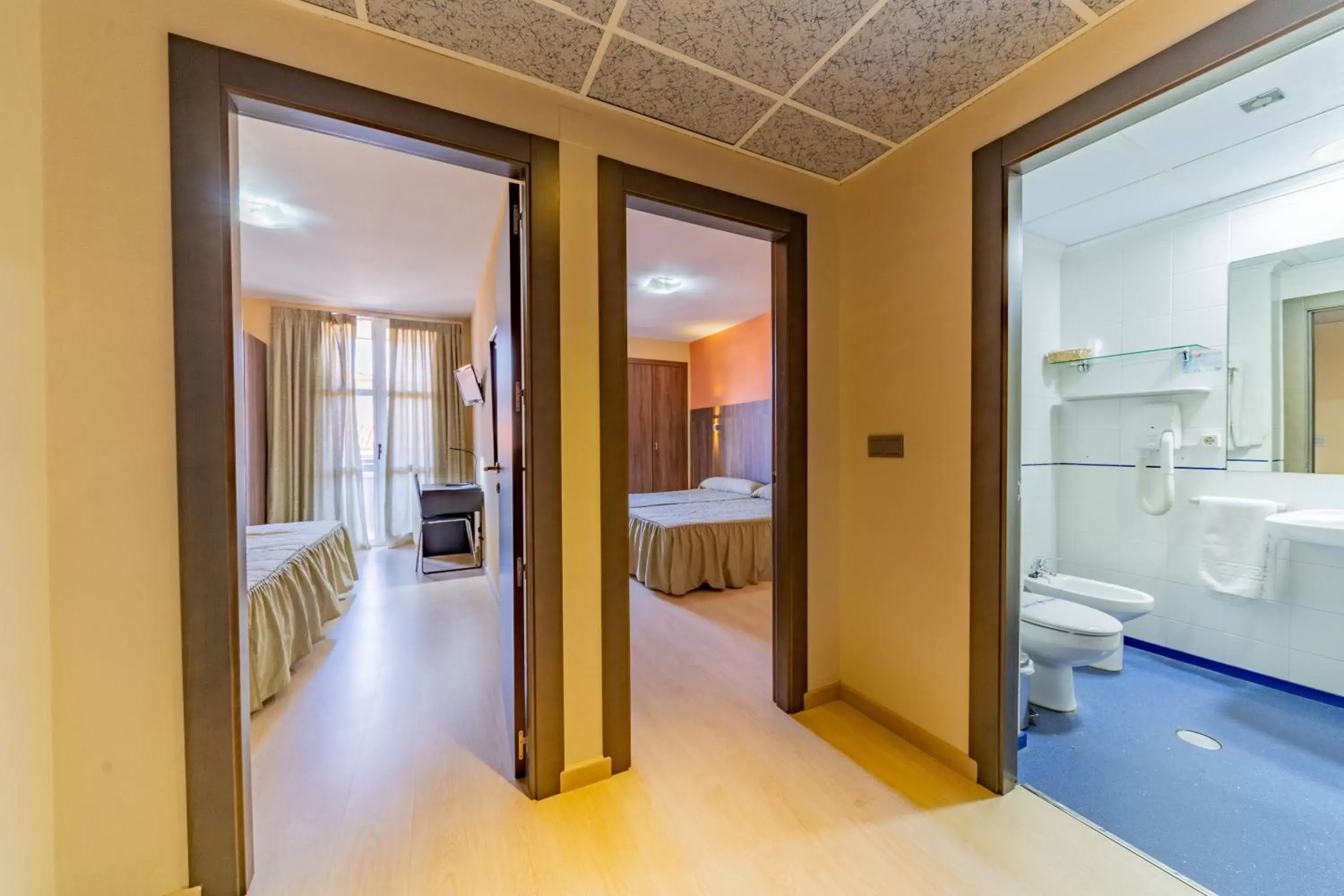 Photo of the whole room, Bathroom in Hotel Monreal Jumilla